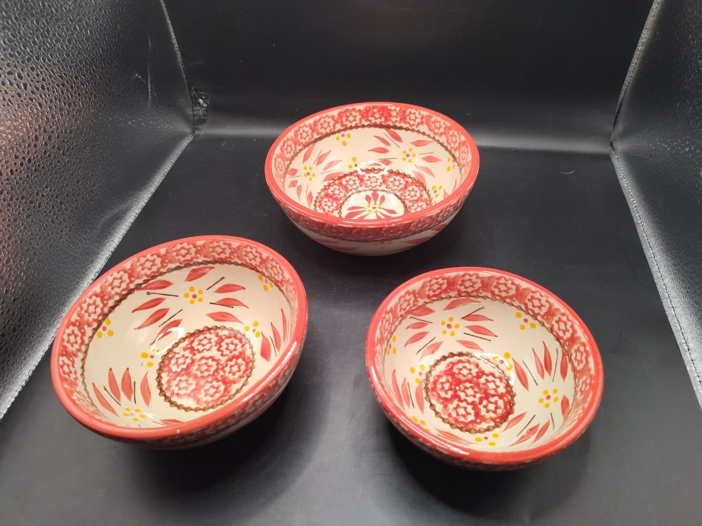 Temptations By Tara "OLD WORLD RED" ~ Set of 3 ~ Nesting Bowls Read