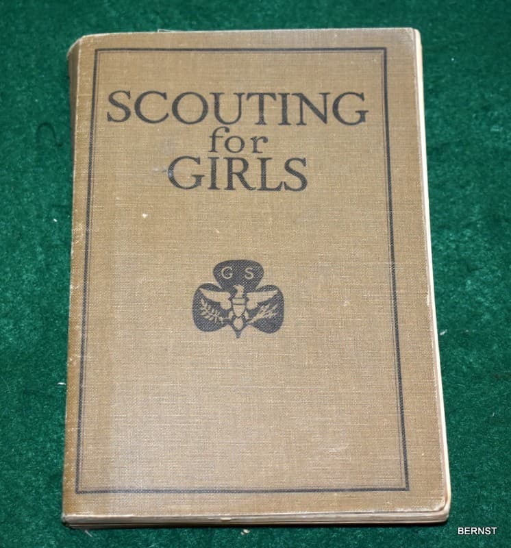 VINTAGE GIRL SCOUT HANDBOOK - SCOUTING FOR GIRLS 1920 - 1st EDITION