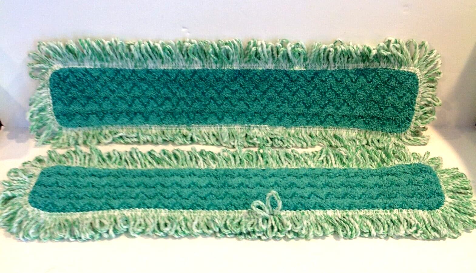 Lot of 2 Rubbermaid HYGEN Q426 Microfiber Fringed Dust Mop Pad 24 x 9" Green New