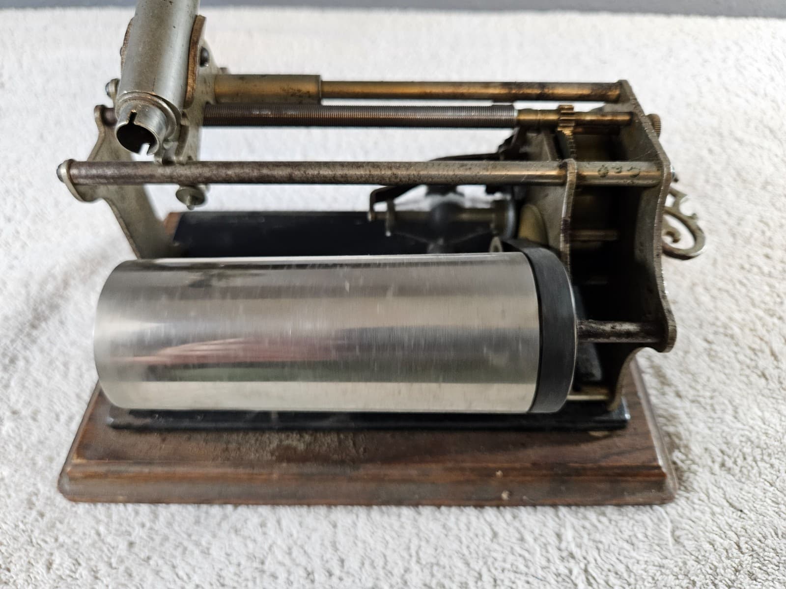 Columbia Graphophone working mechanism and key. Watch It Work!