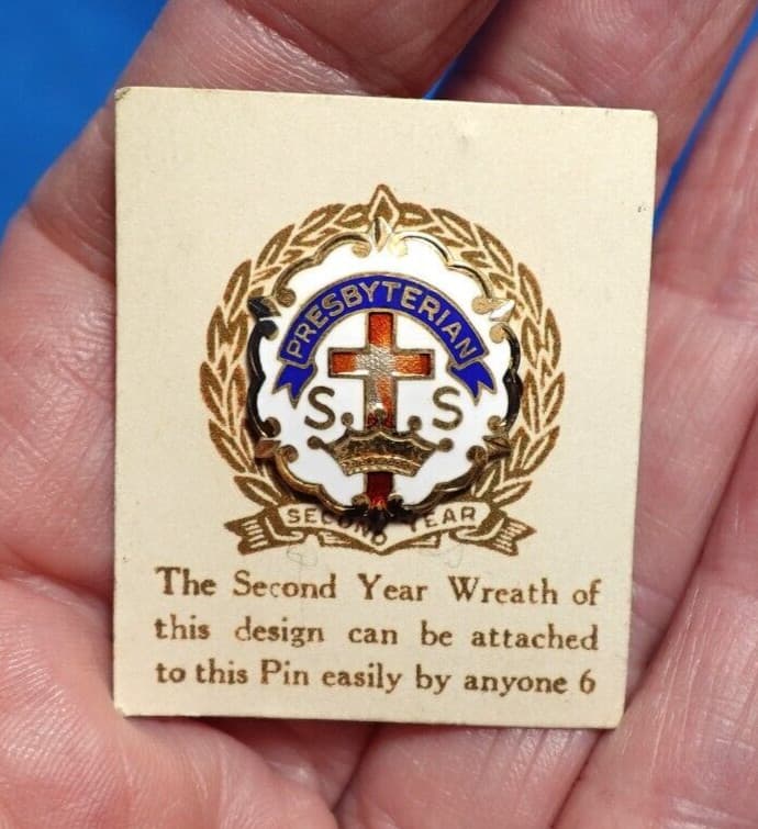PRESBYTERIAN SUNDAY SCHOOL SECOND YEAR PIN ON CARD GOLD ENAMEL