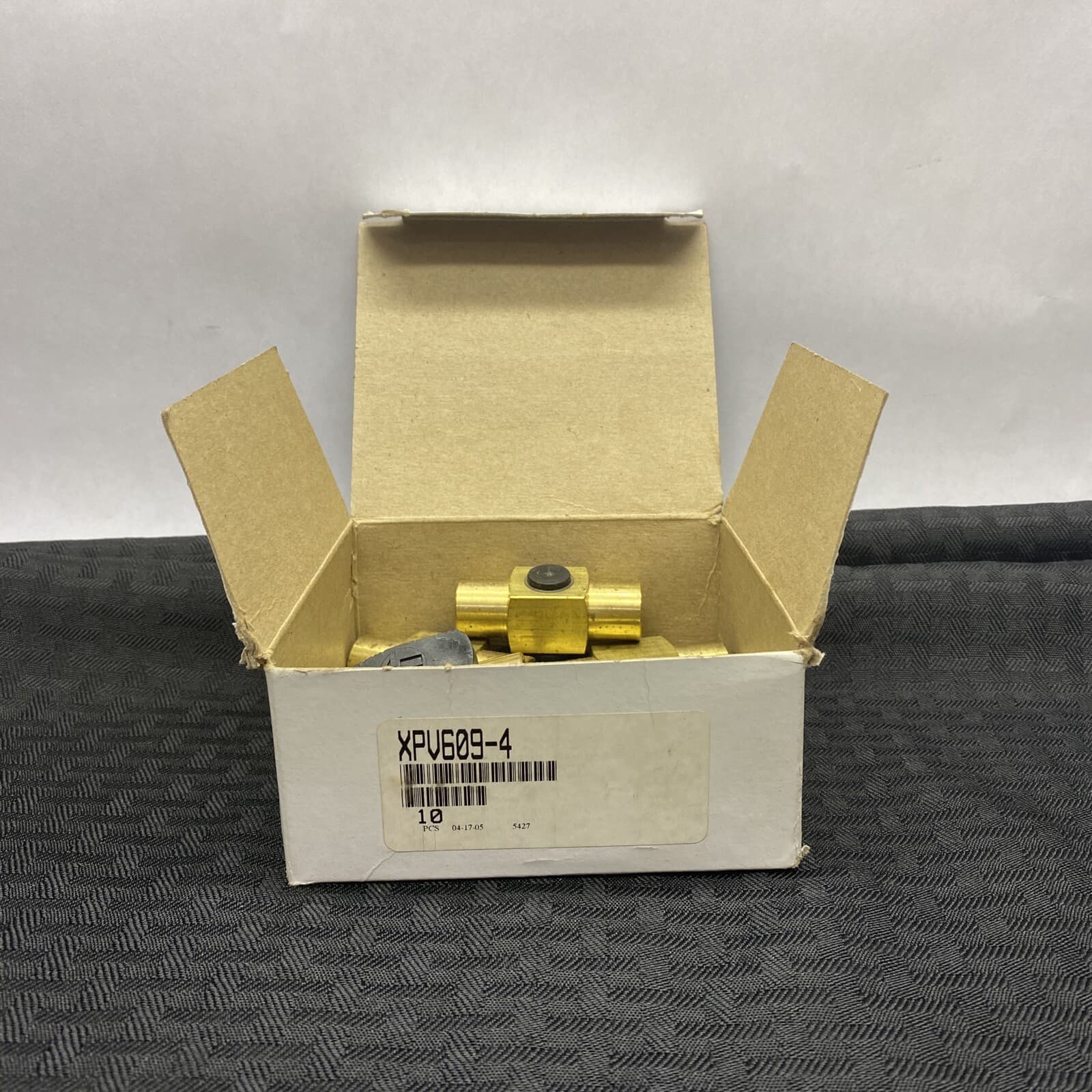 Parker Brass Female to Female Pipe Plug Valve 1/4” NPT XPV609-4