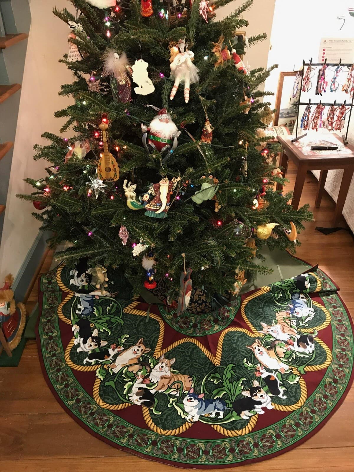 Corgi Tree Skirt (Pembrokes and Cardigans)
