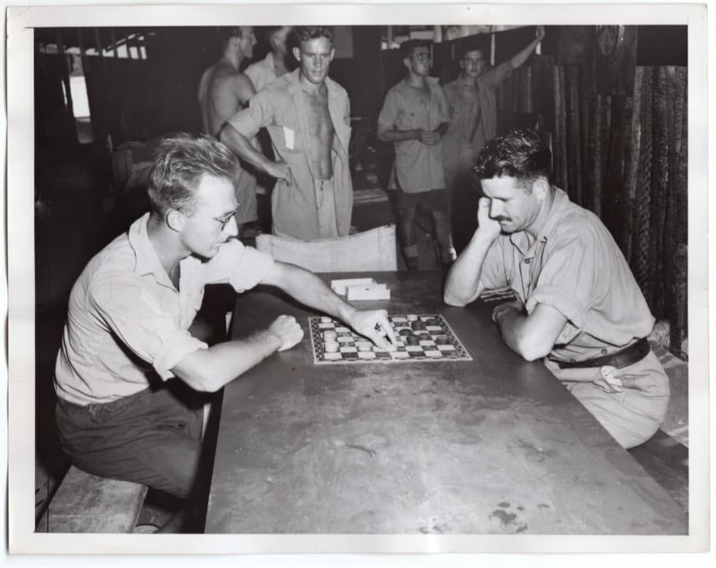 1943 RAF Personnel Playing Draughts Checkers in Australia Original News Photo