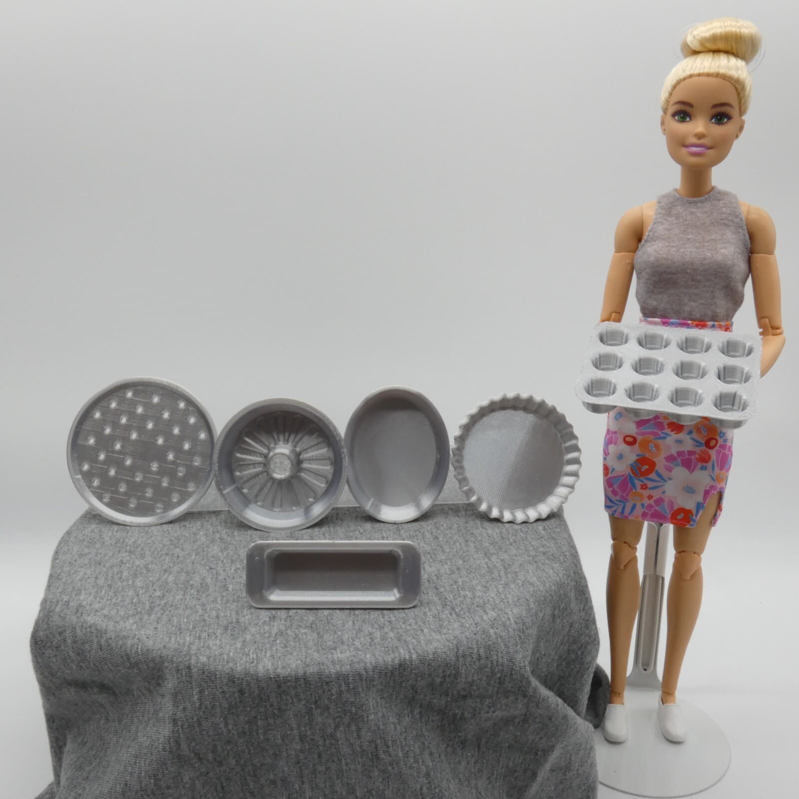 1/6 Scale Doll Furniture Set of Baking Pans Steel Tone Integrity Barbie Diorama