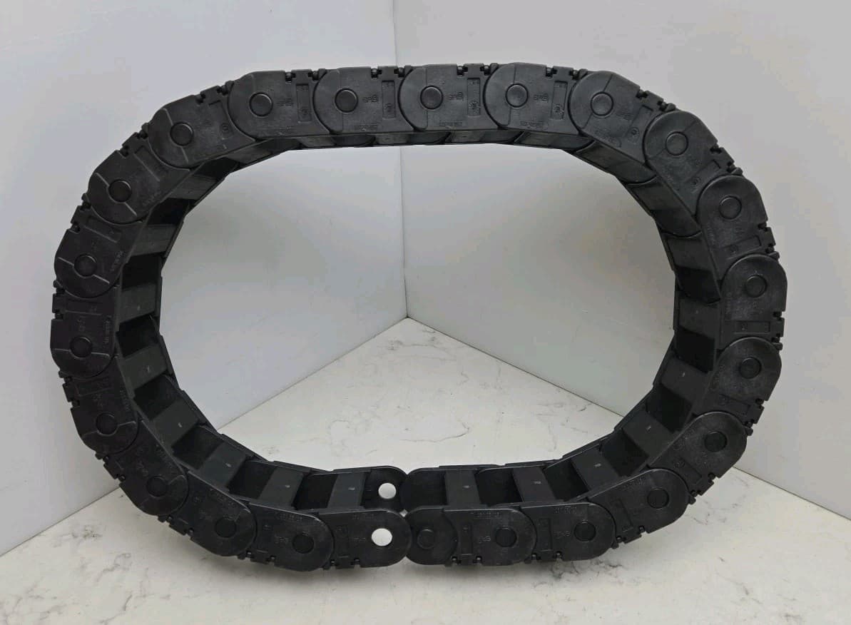 40" Igus 250.05.125 Cable Carrier System 2.24" Inner 2.87" Outer 22 Links New