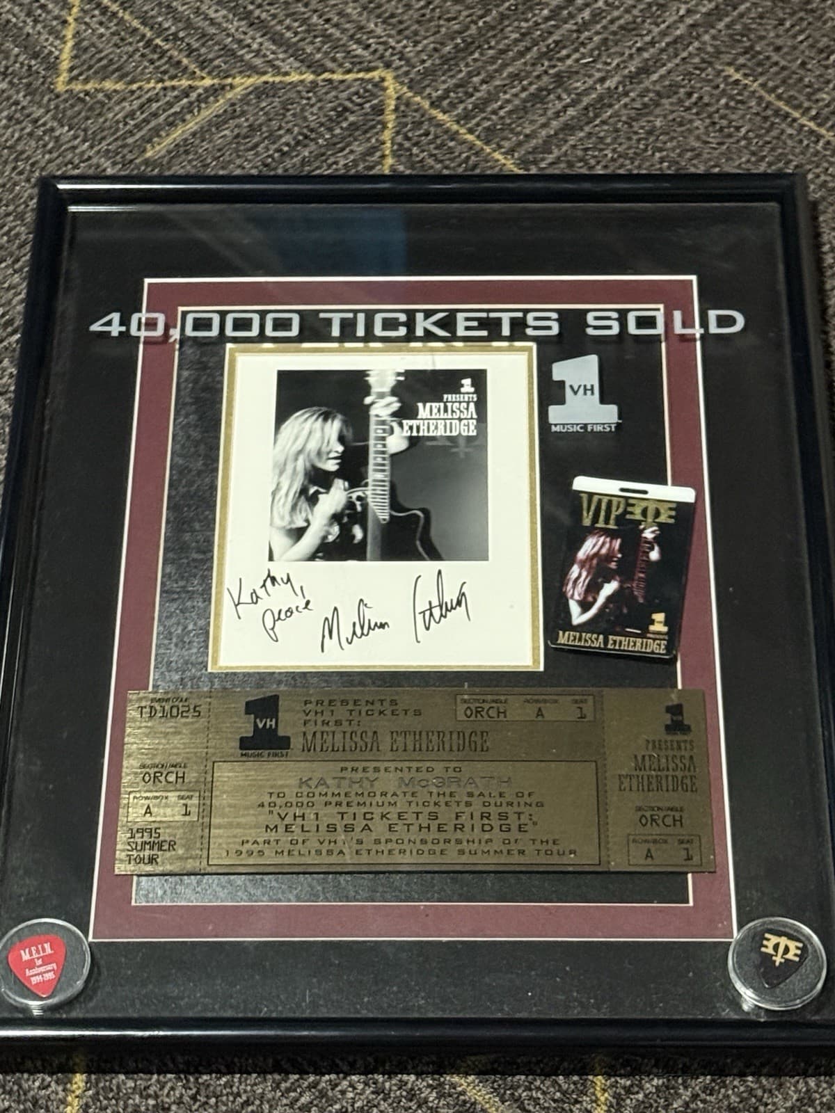 Melissa Etheridge Hand signed VH -1 Ticket Award W/2 Authentic Guitar Picks
