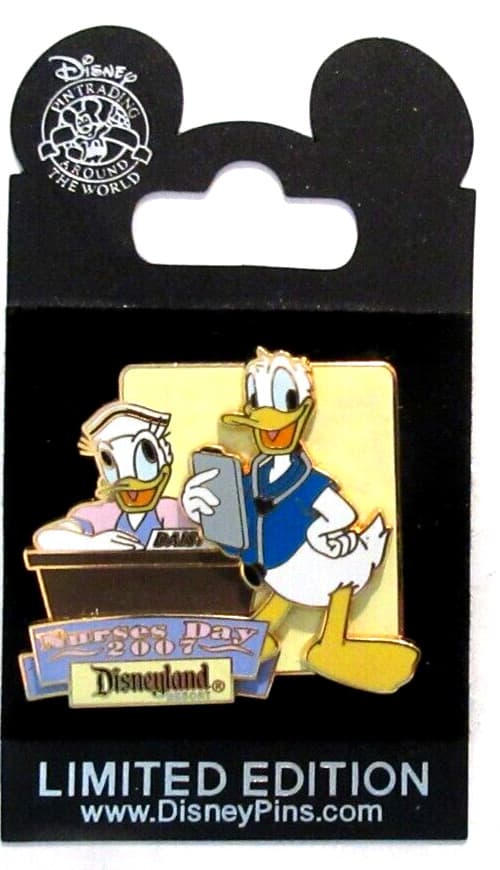 DISNEYLAND RESORT 2007 NURSES DAY DONALD AND DAISY DUCK PIN - LE OF 1000