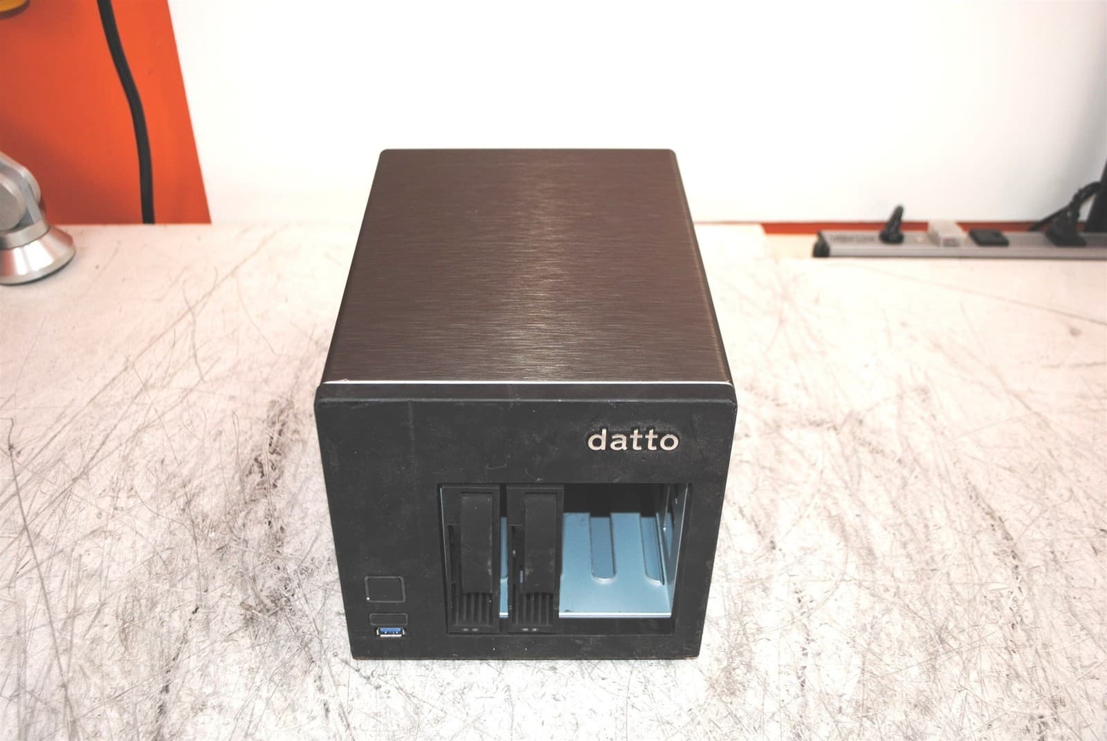 Datto S3B500 4-Bay Network Attached Storage 2 Caddies No Drives No Software