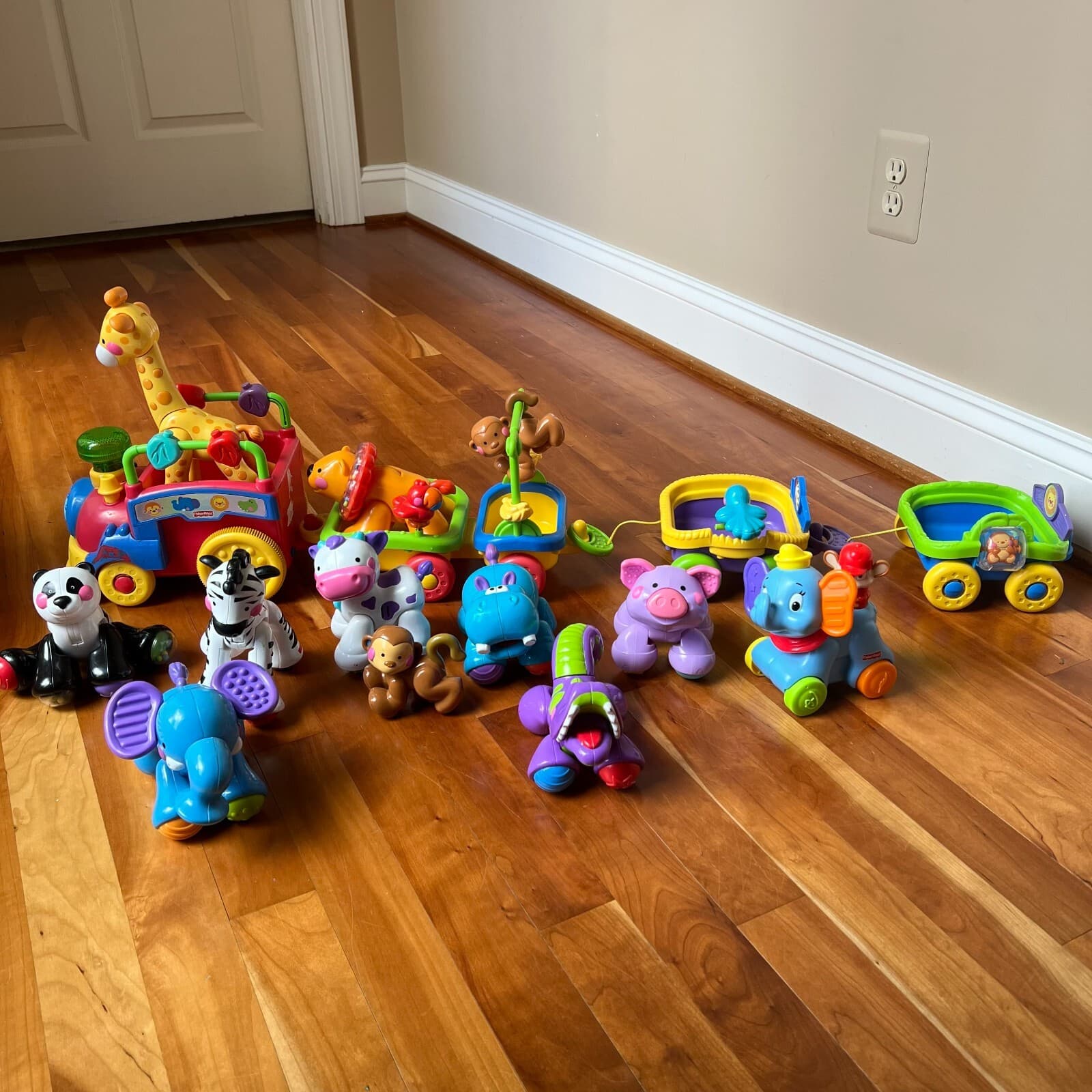 Fisher Price Amazing Animals Musical Sing Go Choo Choo Train 12 Animals Toy