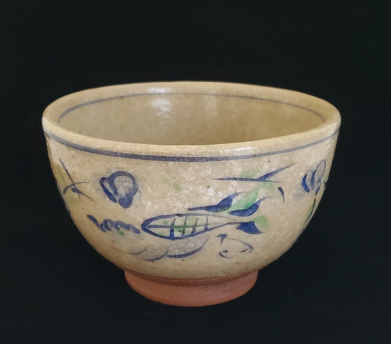 ANTIQUE JAPANESE GLAZED POTTERY FLORAL FISH OLD BOWL SIGNED