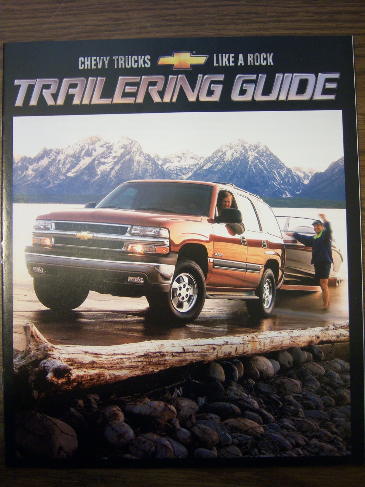MINT CHEVROLET 2002 CHEVY TRAILERING GUIDE BROCHURE NEW