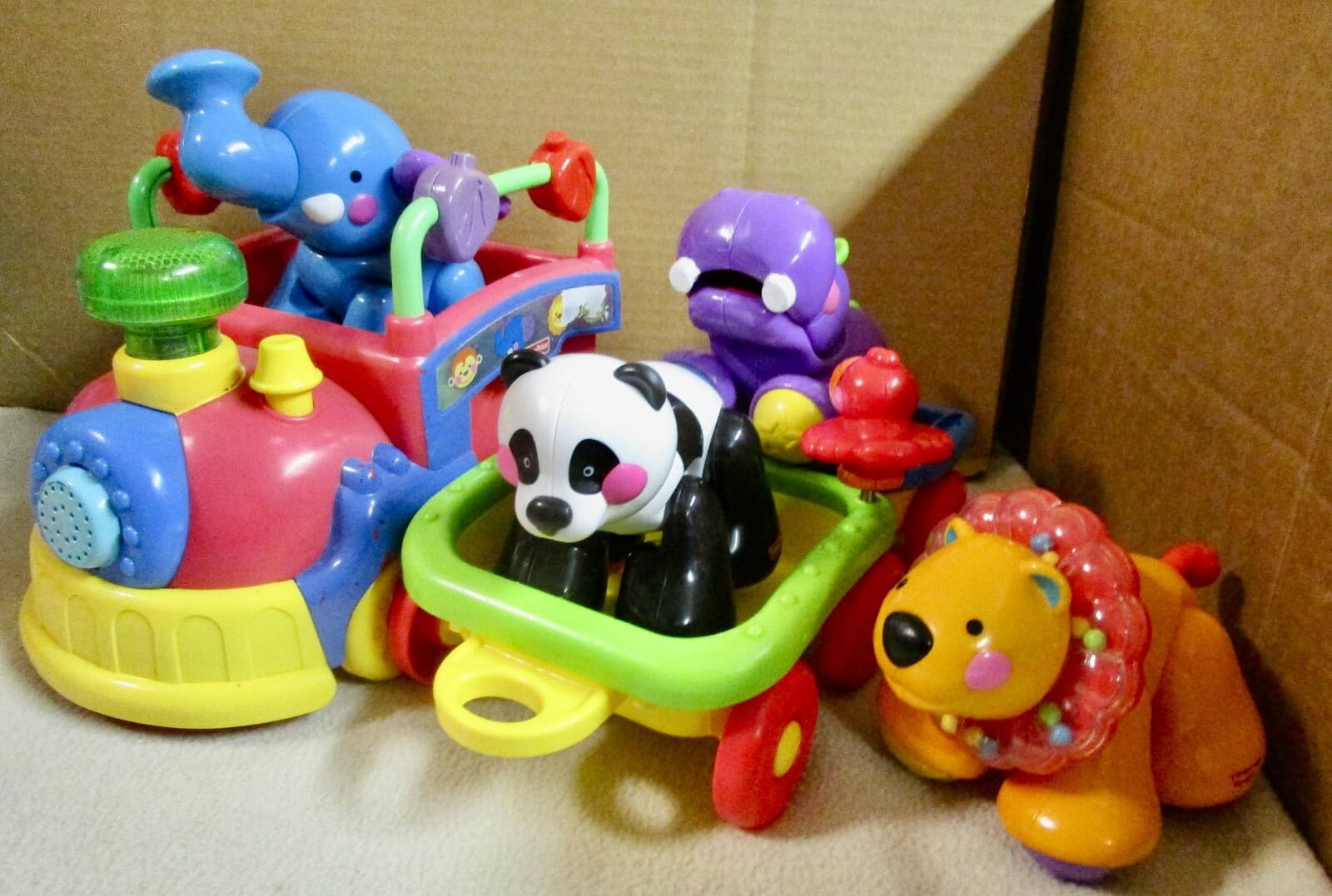 Fisher Price Amazing Animals Sing Go Choo Choo Train Toy Set Music Lights (1)