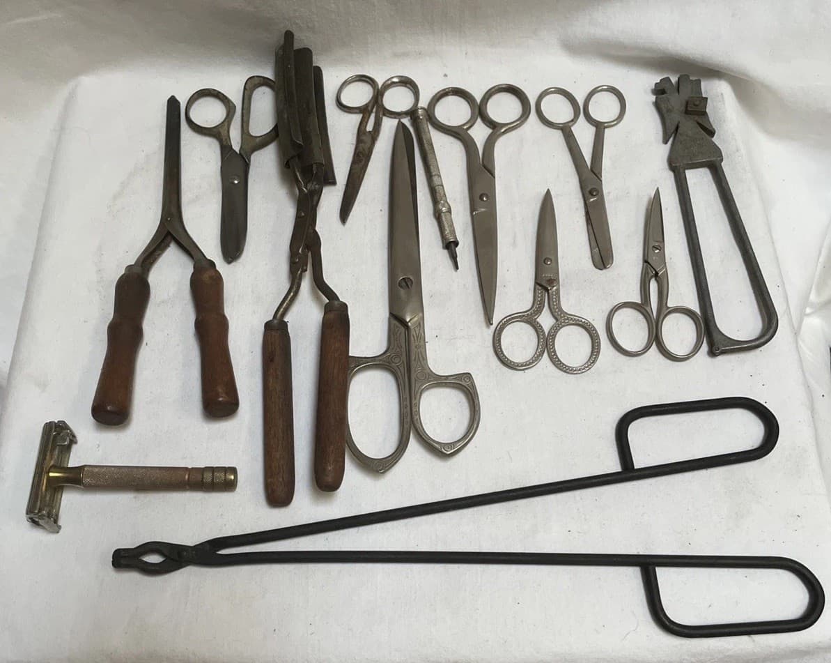 VINTAGE 20’s TO 50'S BARBER LOT OF SCISSORS/SHEARS & MISC. ITEMS - FROM ESTATE