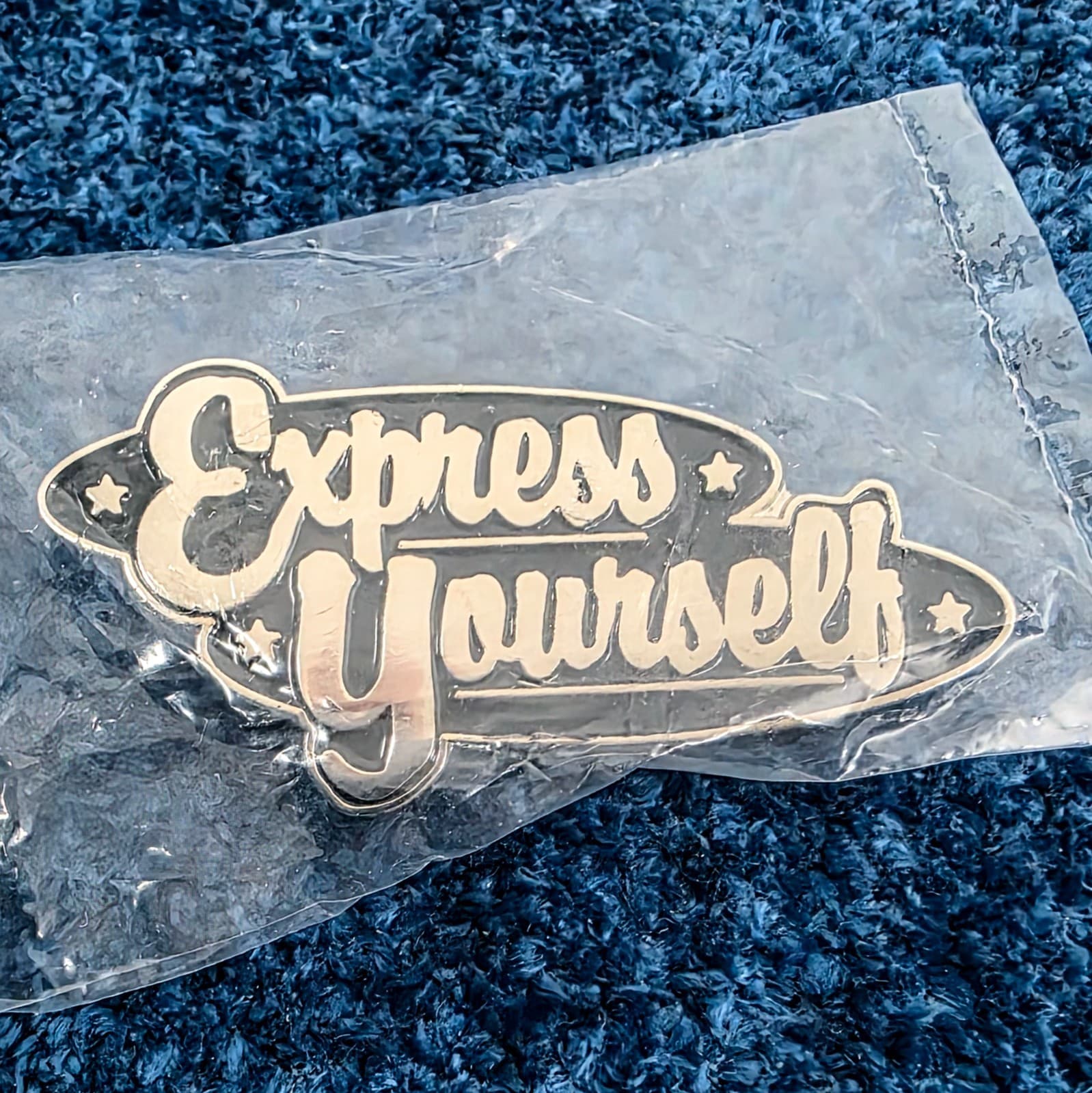 MADONNA SEALED RE-INVENTION TOUR PIN EXPRESS YOURSELF BOY TOY 2004 BADGE