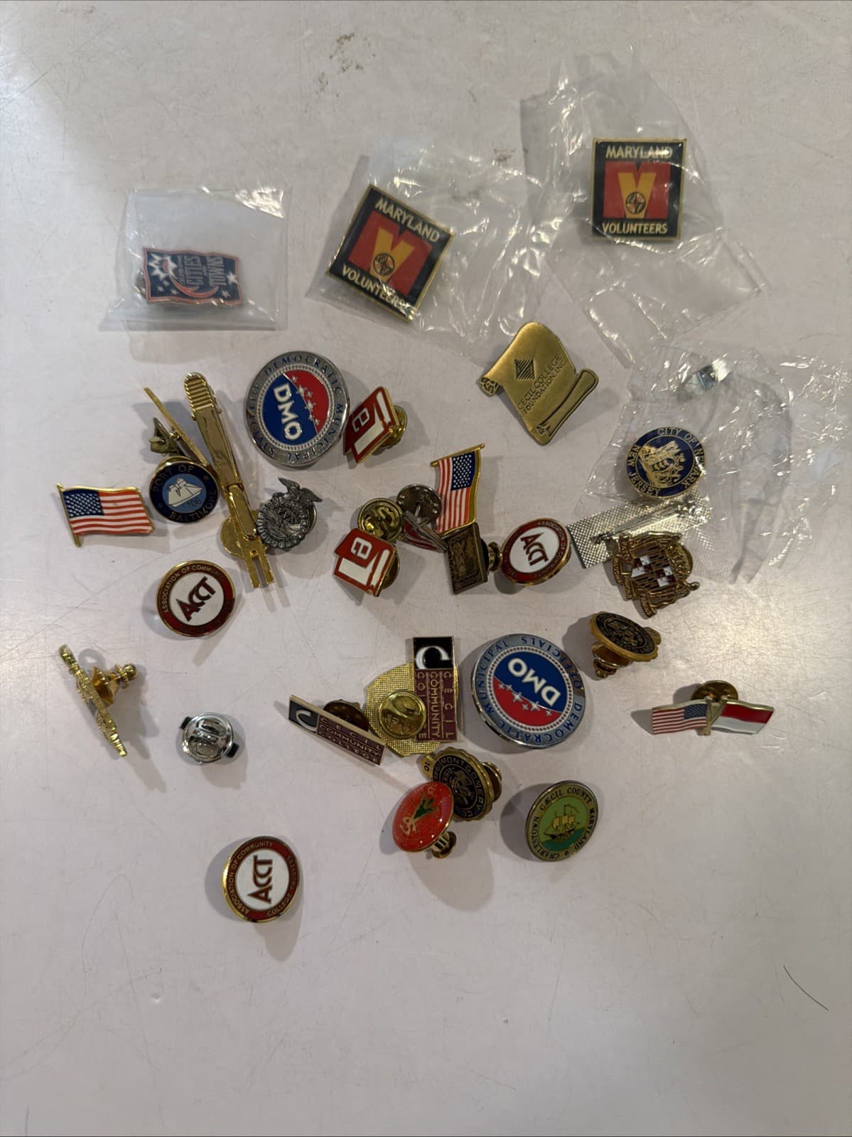 πΊπΈ LARGE LOT Of Miscellaneous Pins As Pictures All VINTAGE π