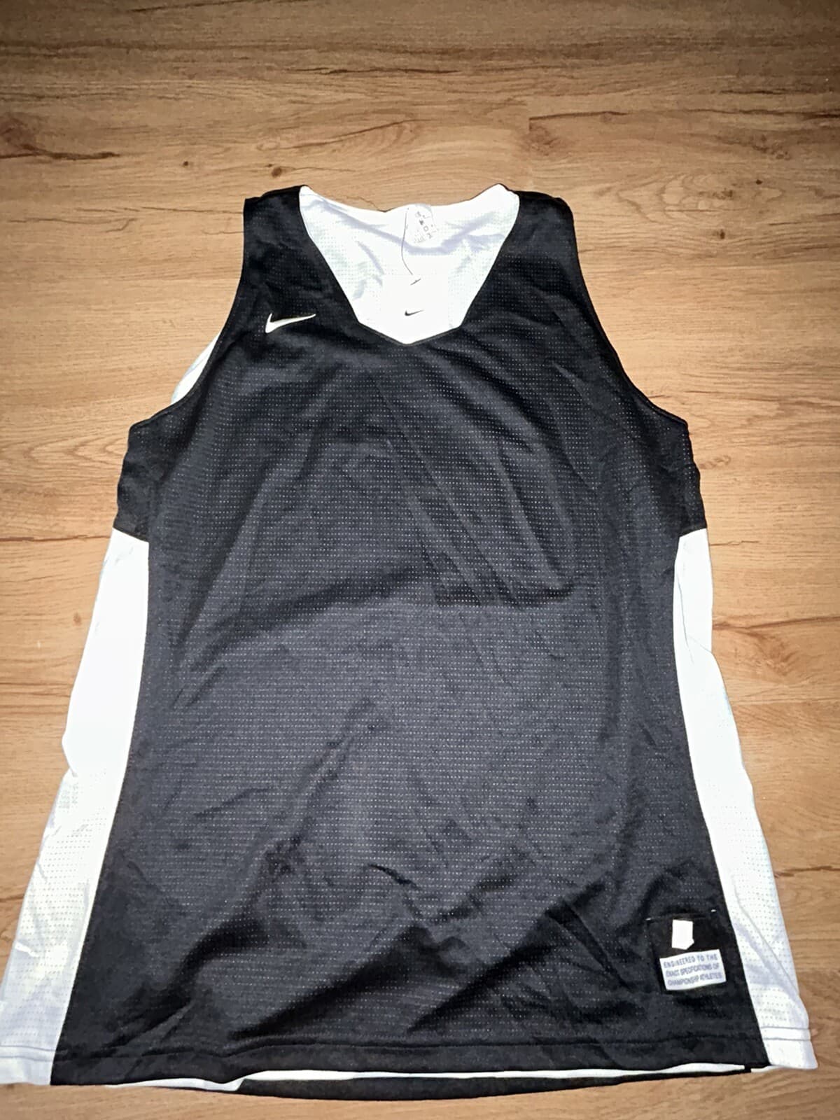 NIKE WOMENS BASKETBALL REVERSIBLE JERSEY TOP SIZE LARGE BLACK/WHITE NWT