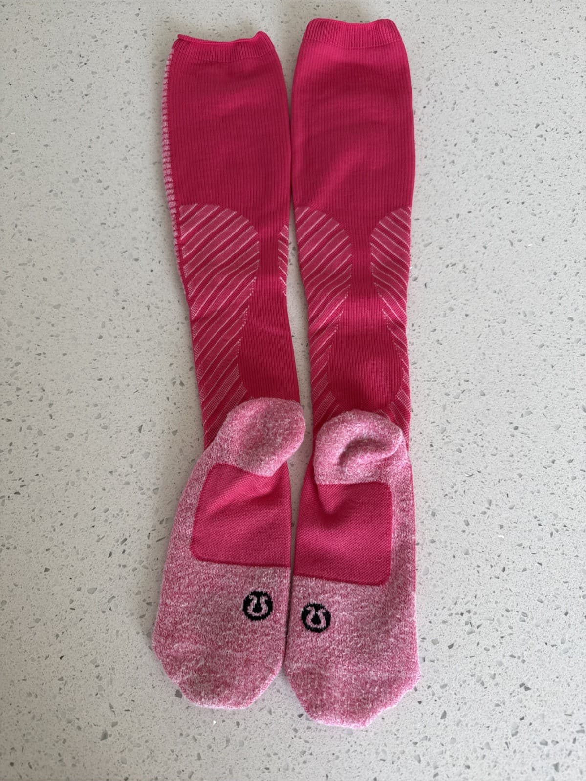 LULULEMON GYM TRAINING TOUGH SOCKS HIGH-DENSITY CUSHION KNEE HIGH Retail$38 Pink