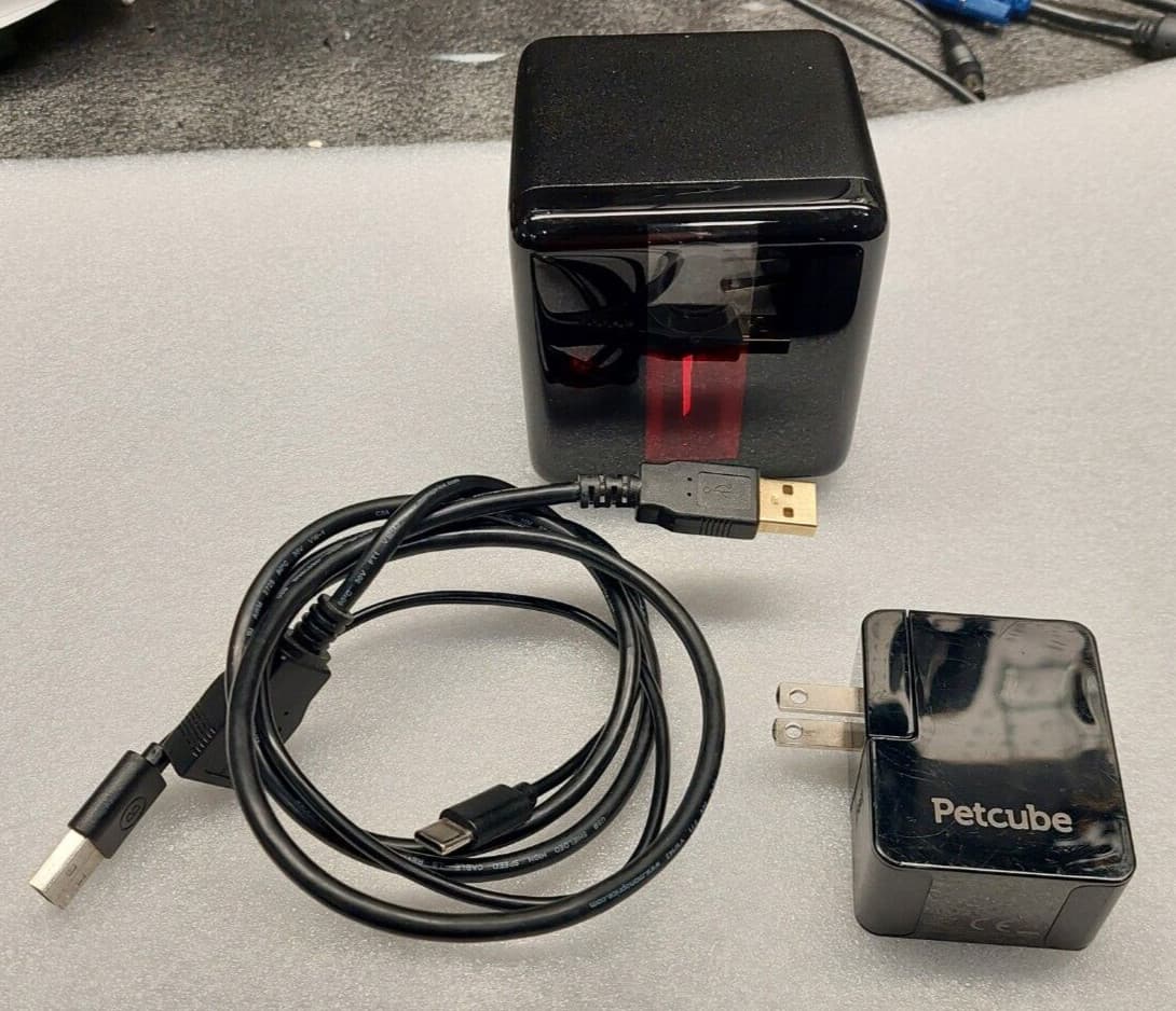 Petcube Play PP211NV5L Night Vision 1080p Wireless Wi-Fi Interactive Pet Camera