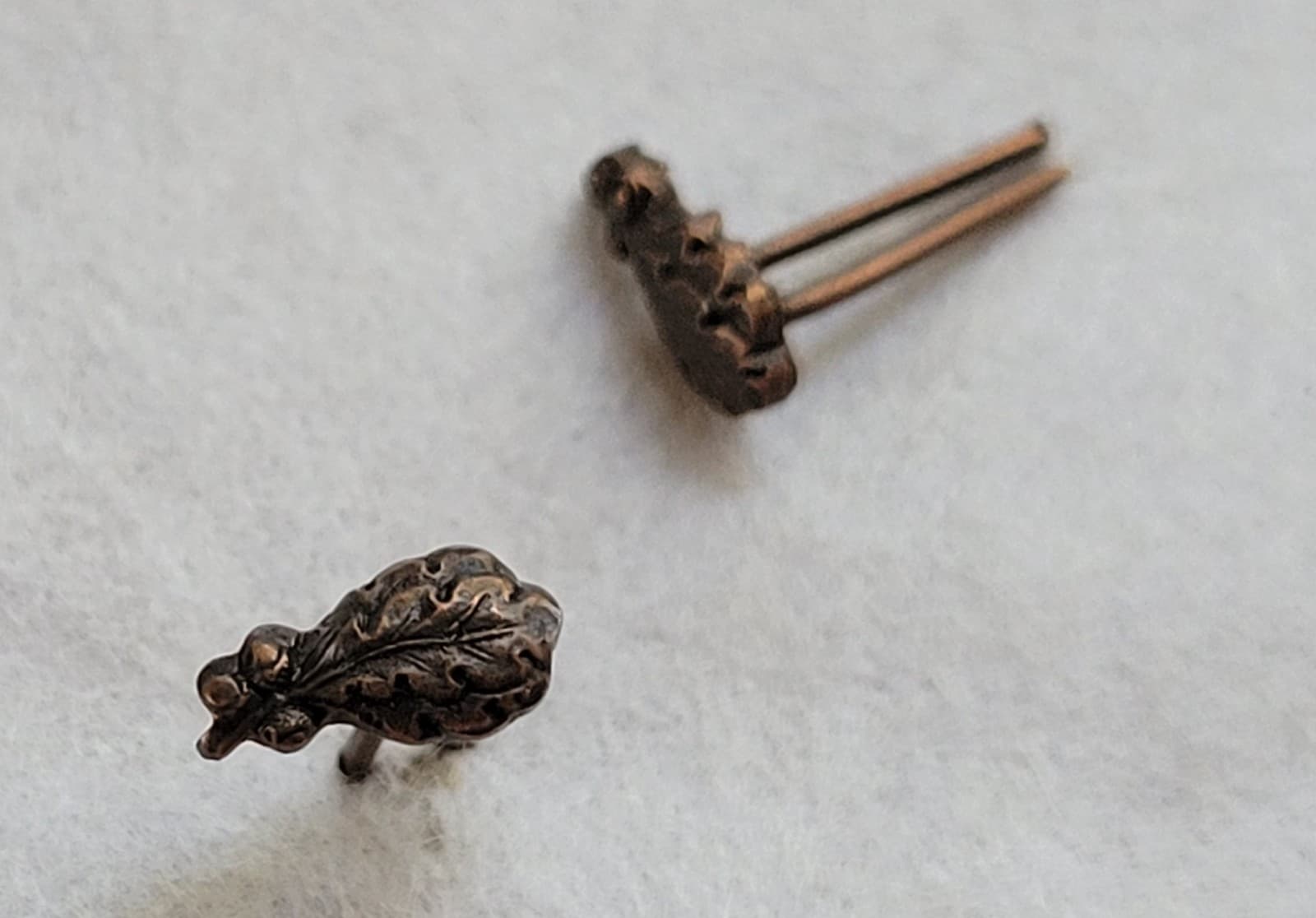 2 BRONZE OAK LEAF CLUSTER DEVICES FOR ARMY & AIR FORCE RIBBONS & MEDALS - FS