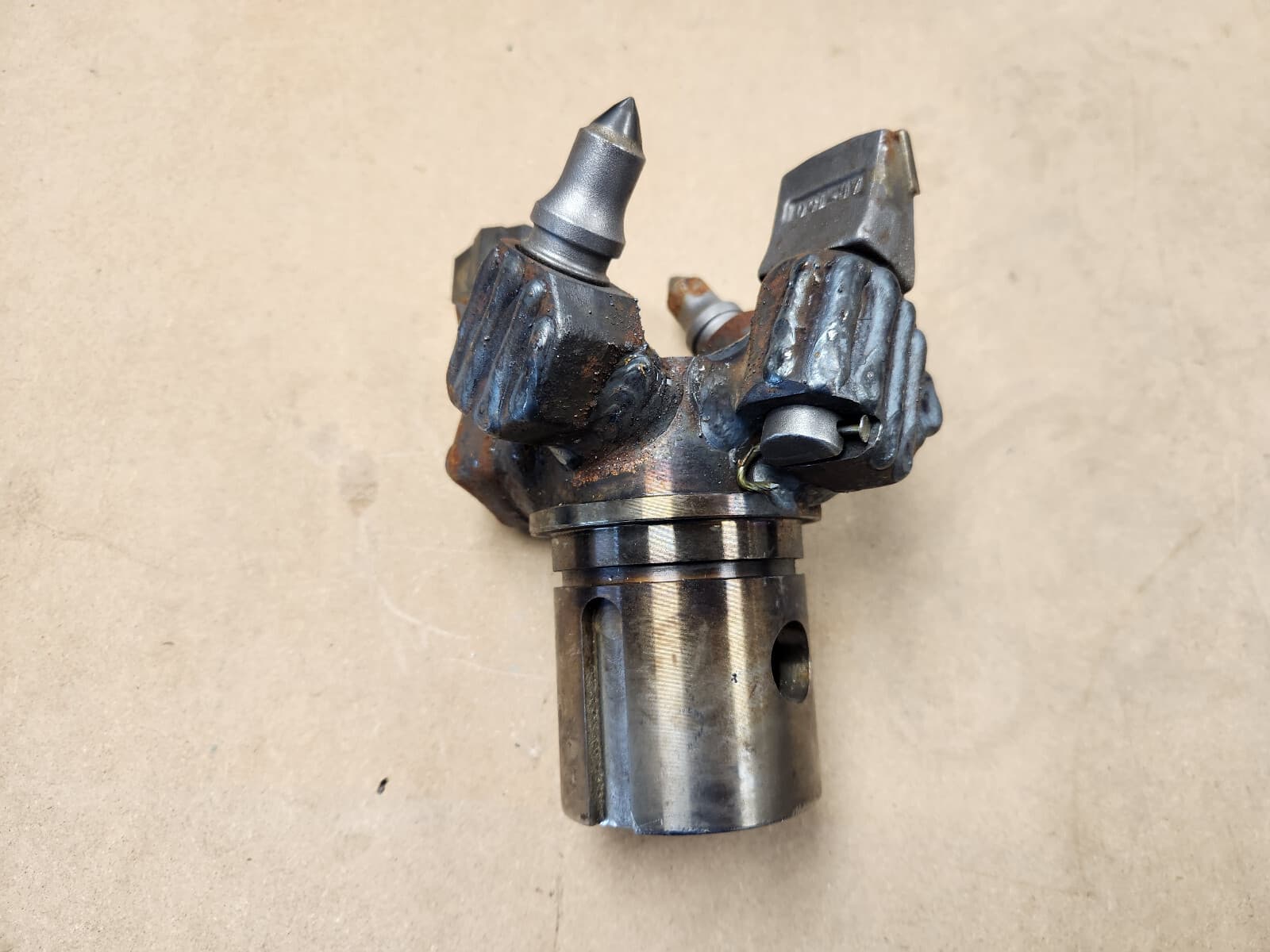 2 1/4" - Hollow Stem- 2 Key - Spade/Bullet Cutterhead - Drilling World ACH214261