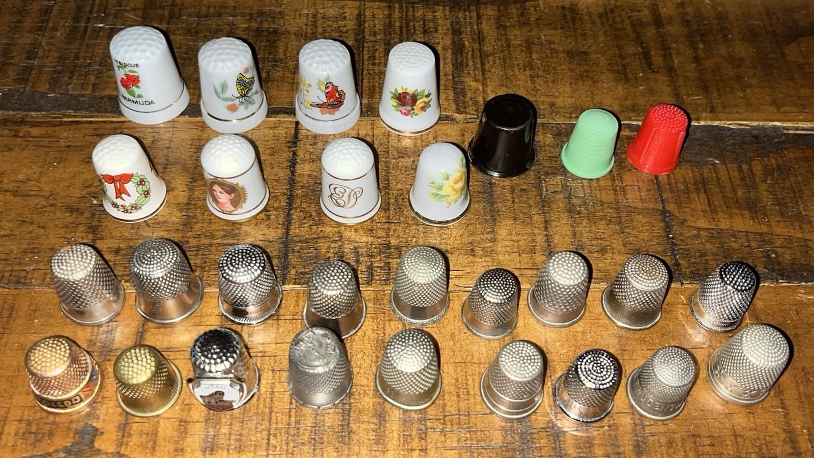 Thimbles Lot Of 29 Metal Ceramic Bone China Plastic Brass First Ladies Christmas