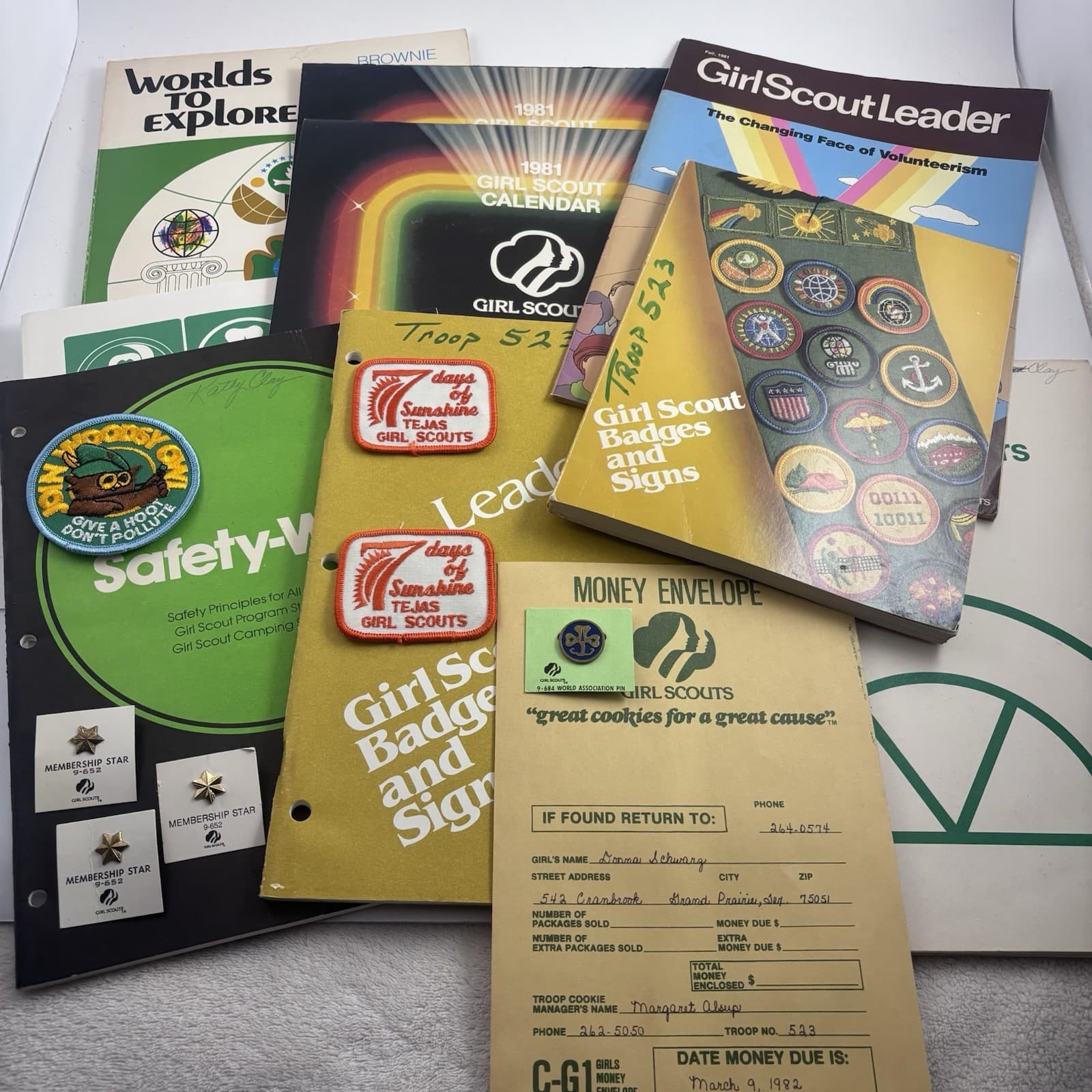 1980s Girl Scouts Cadette/Junior/Senior Troop Manual Books, Binder & Badges 🏕️✨