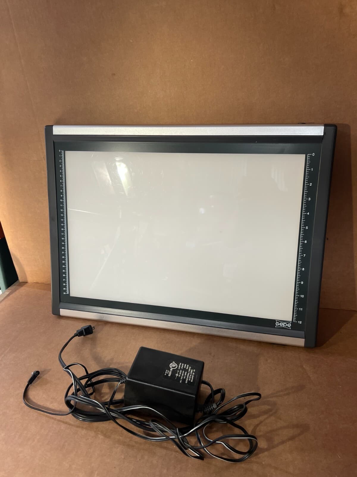 Gepe Pro Slim Slide Viewer - 12 x 18 Slim Light Model G-2025