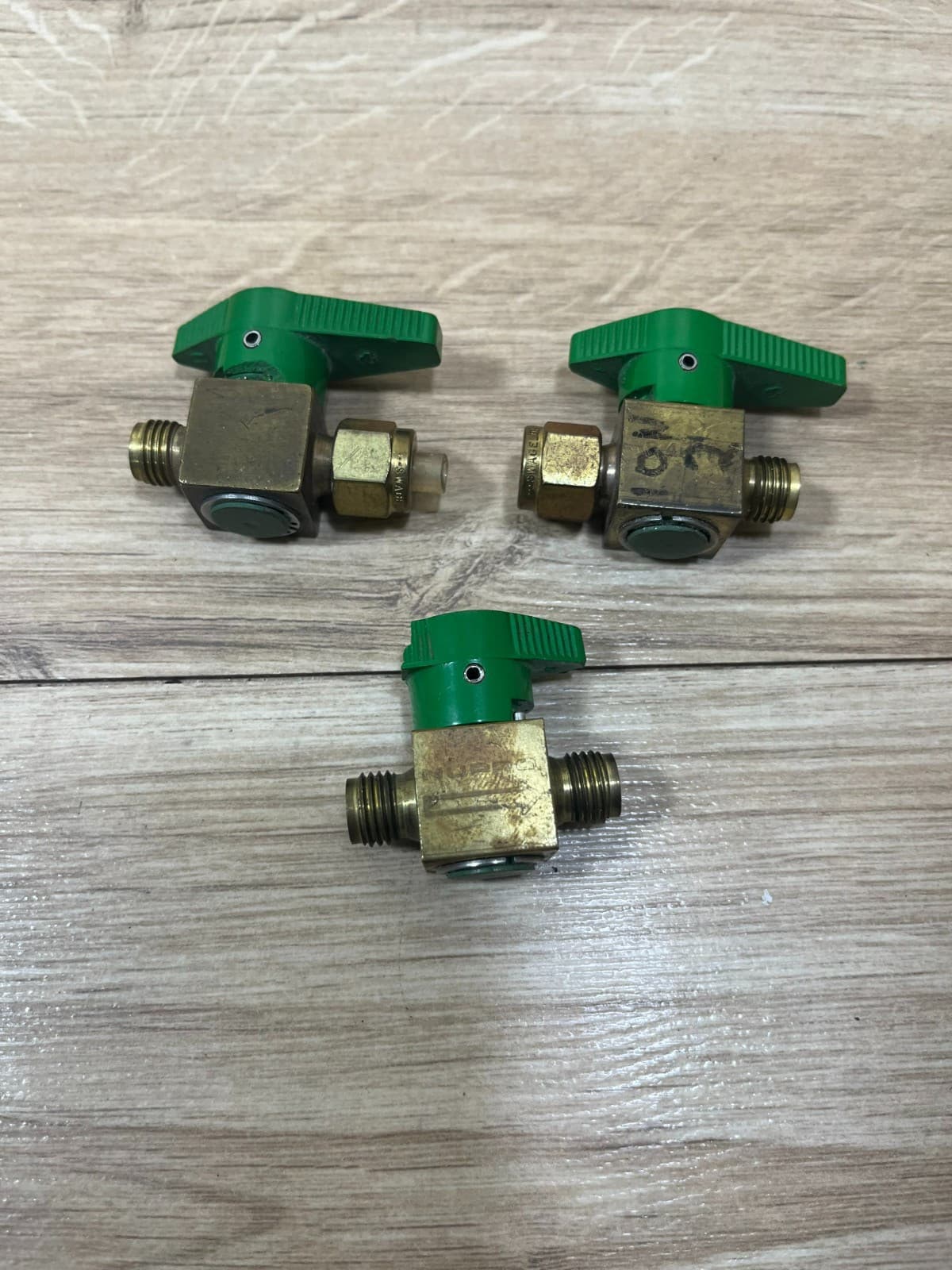 3-1/4" Tube Brass Plug Valve Nupro Swagelok B-4P4T PRE - OWNED parts