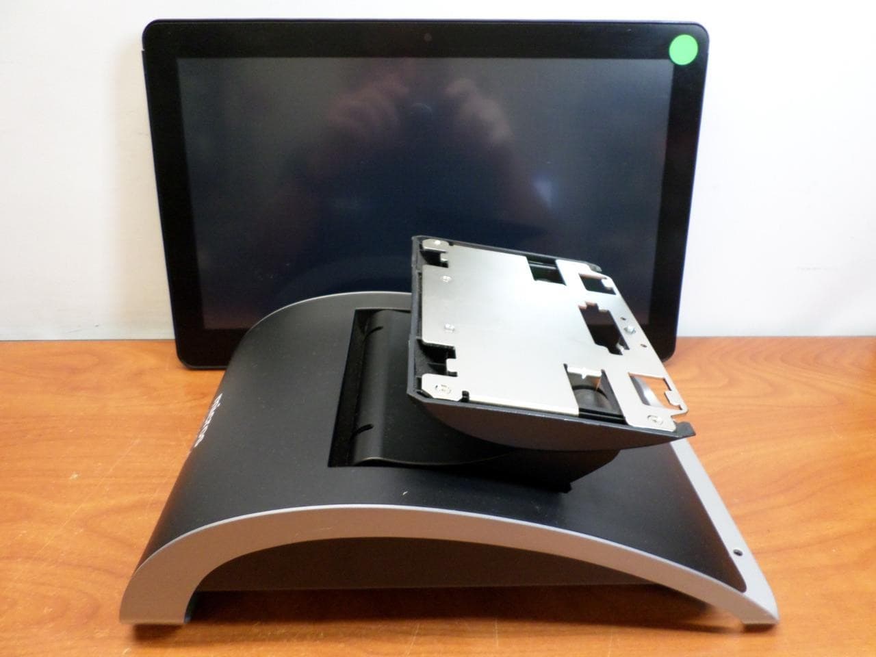 Oracle Micros Workstation 6 Terminal 7321804 with Stand and Power Adapter