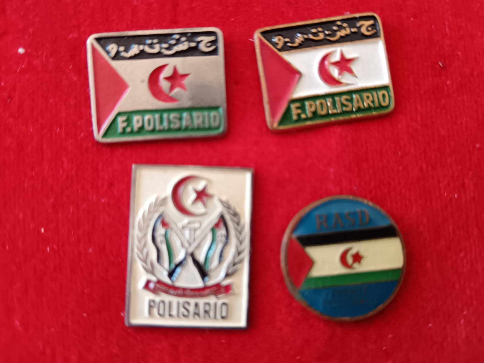 Political Frente Polisario pins 70s