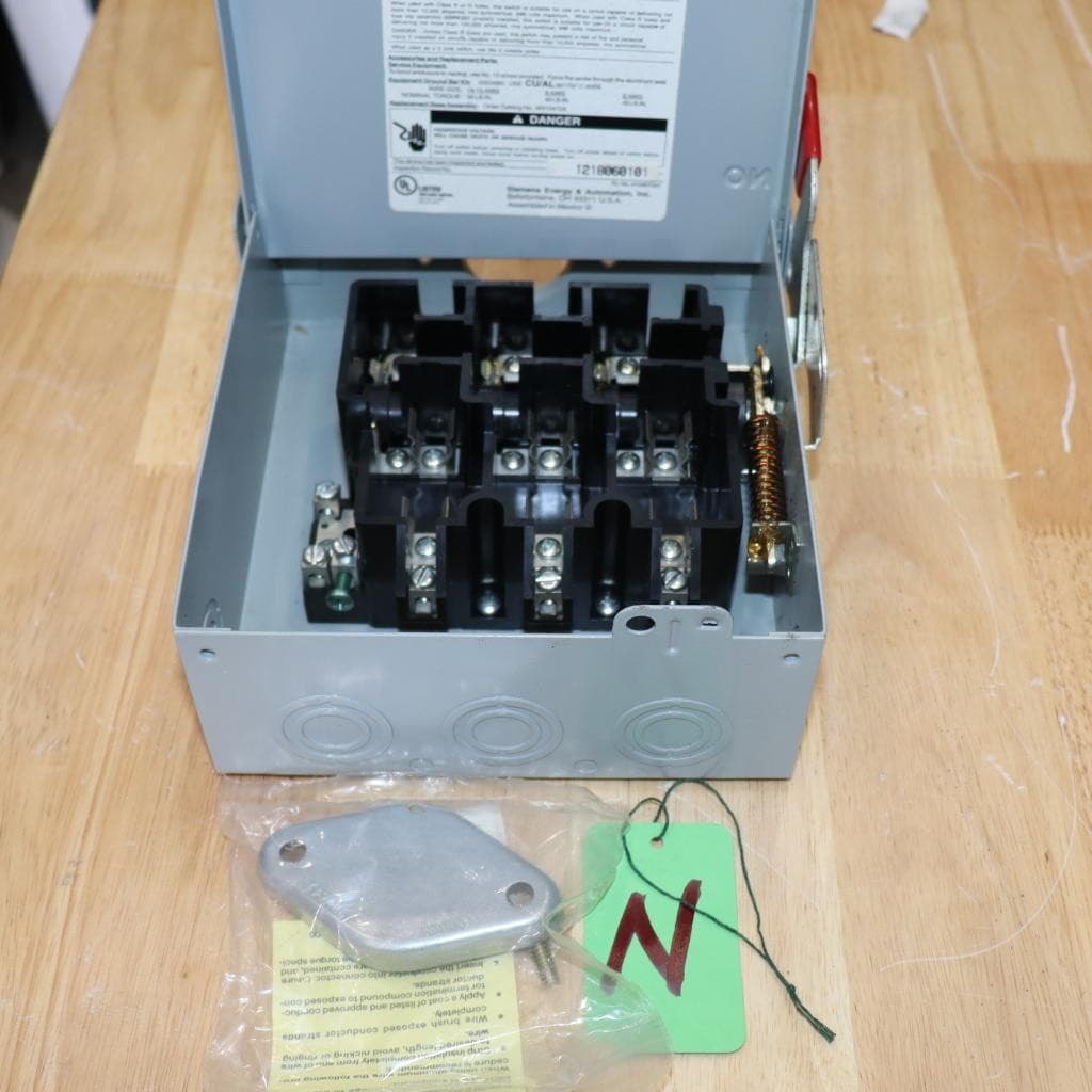 GE GF361NR New 3 Pole 30 Amp FUSED Weatherproof Switch Disconnect #N