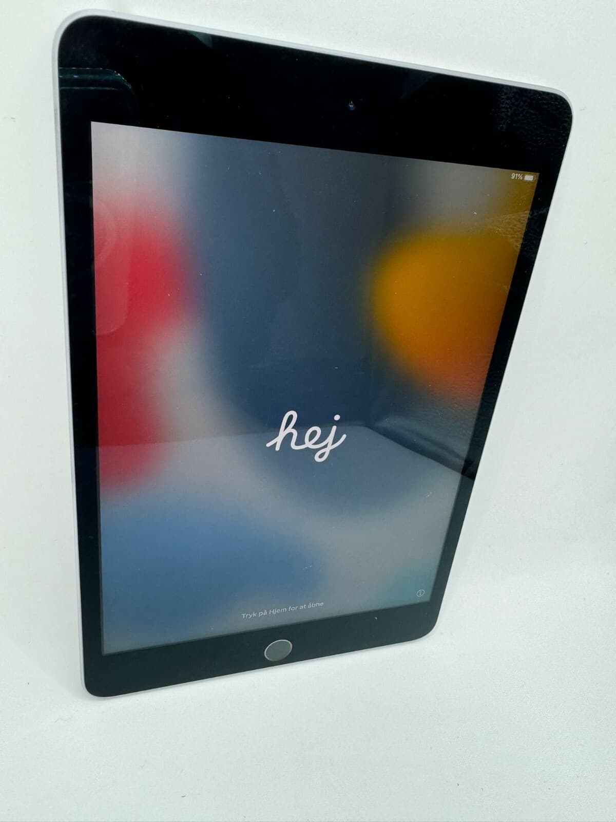 Apple iPad Mini 4 128GB Space Gray C grade inflated battery SEE PHOTOS