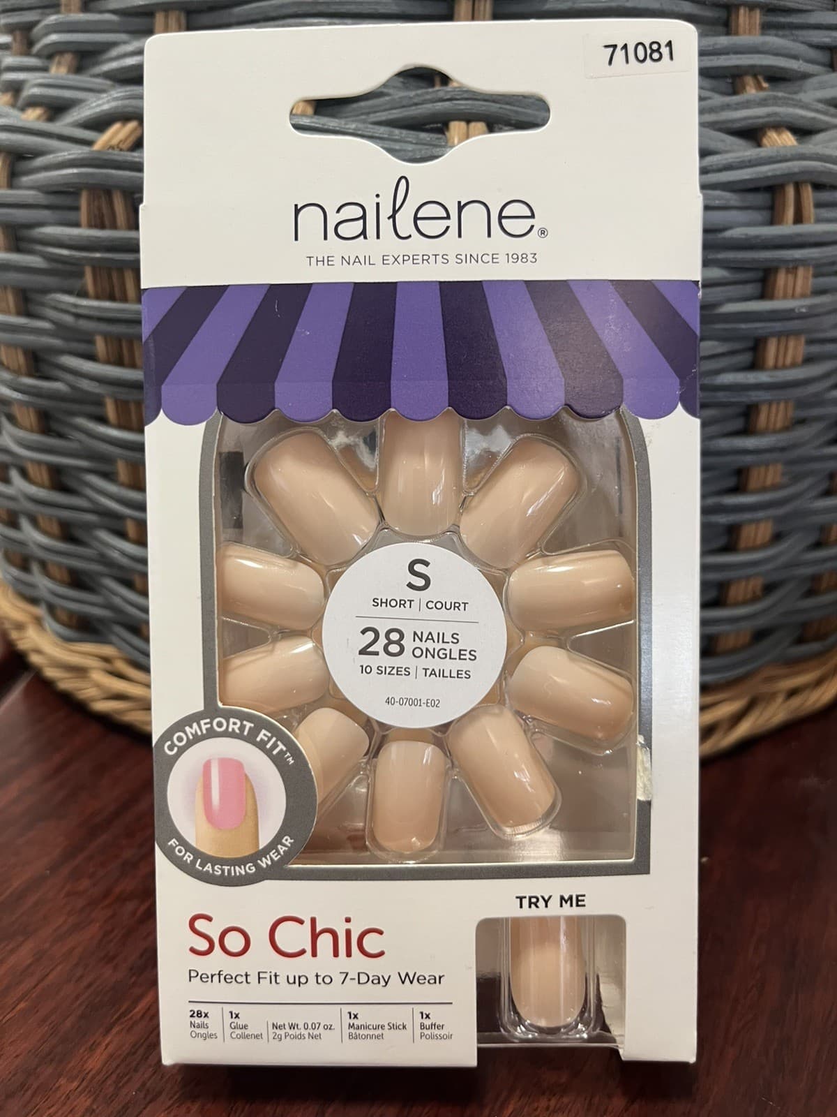 Free Shipping NIB Nailene So Chic 28 Nails - Short length (box damaged)