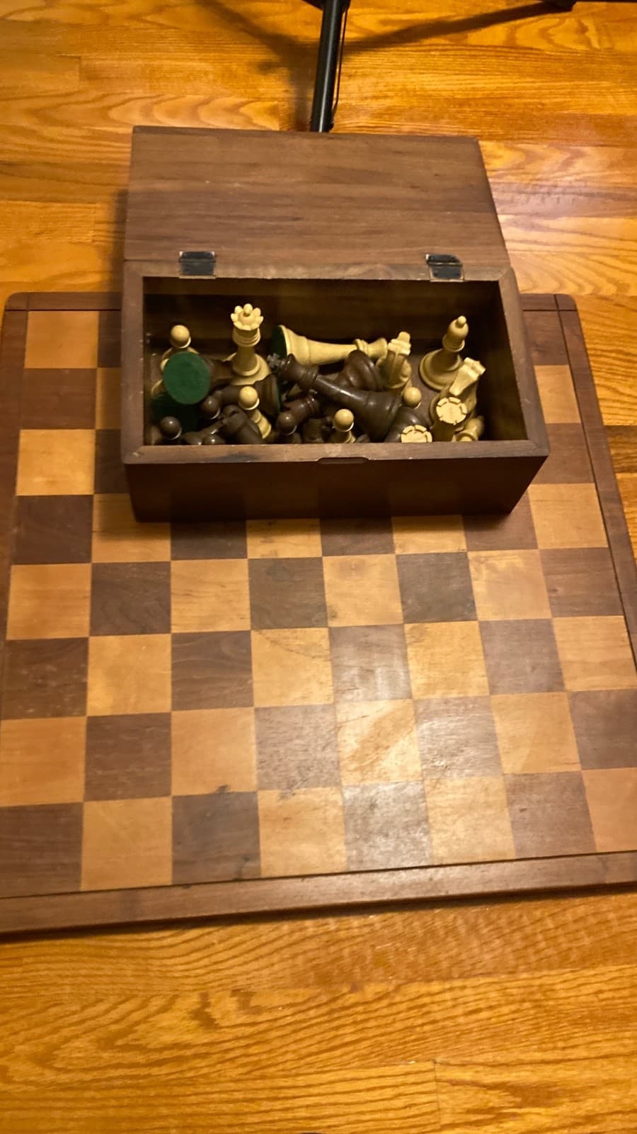 Drueke No. 68 board with 5" No. 35 Imperial Chess Pieces