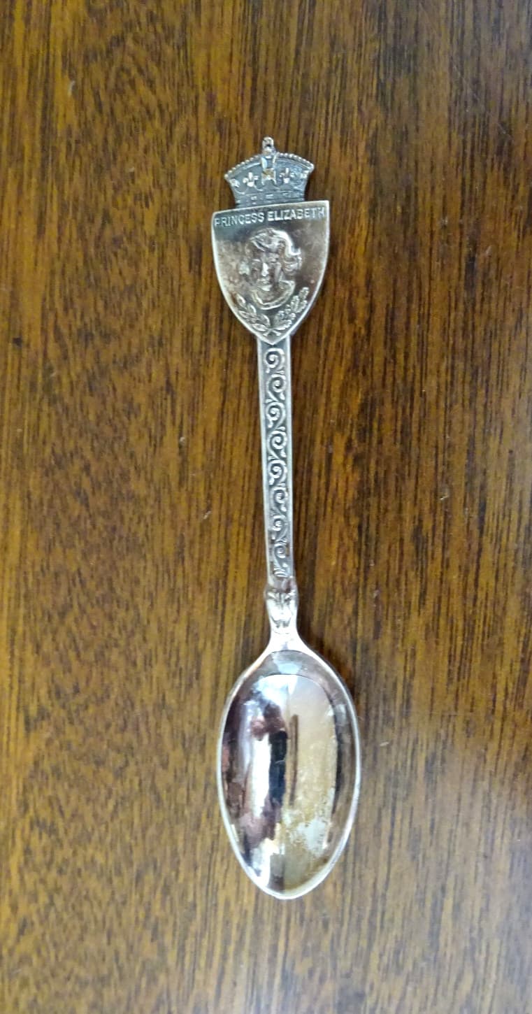 VINTAGE EPNS ENGLAND SILVER PLATE PRINCESS ELIZABETH SOUVENIR SPOON