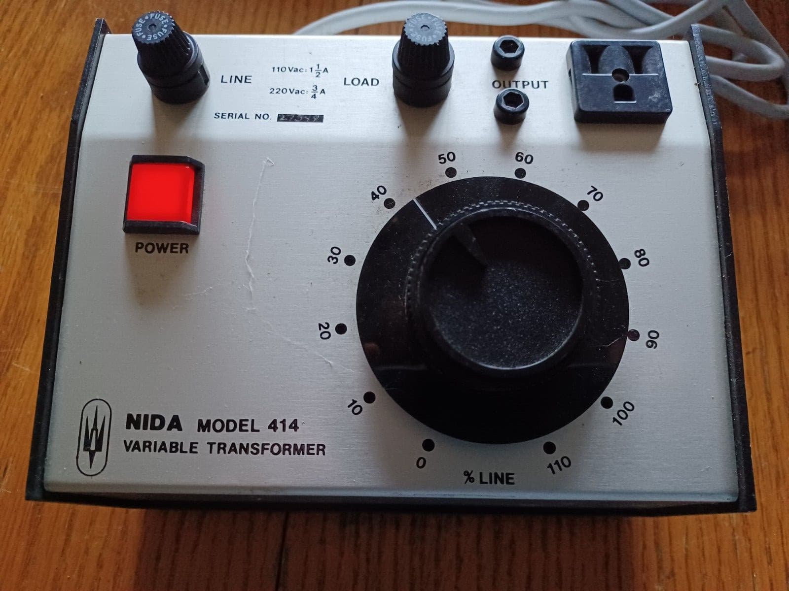 NIDA Model 414 Variable Transformer - 110VAC: 1 1/2A, 220VAC: 3/4A