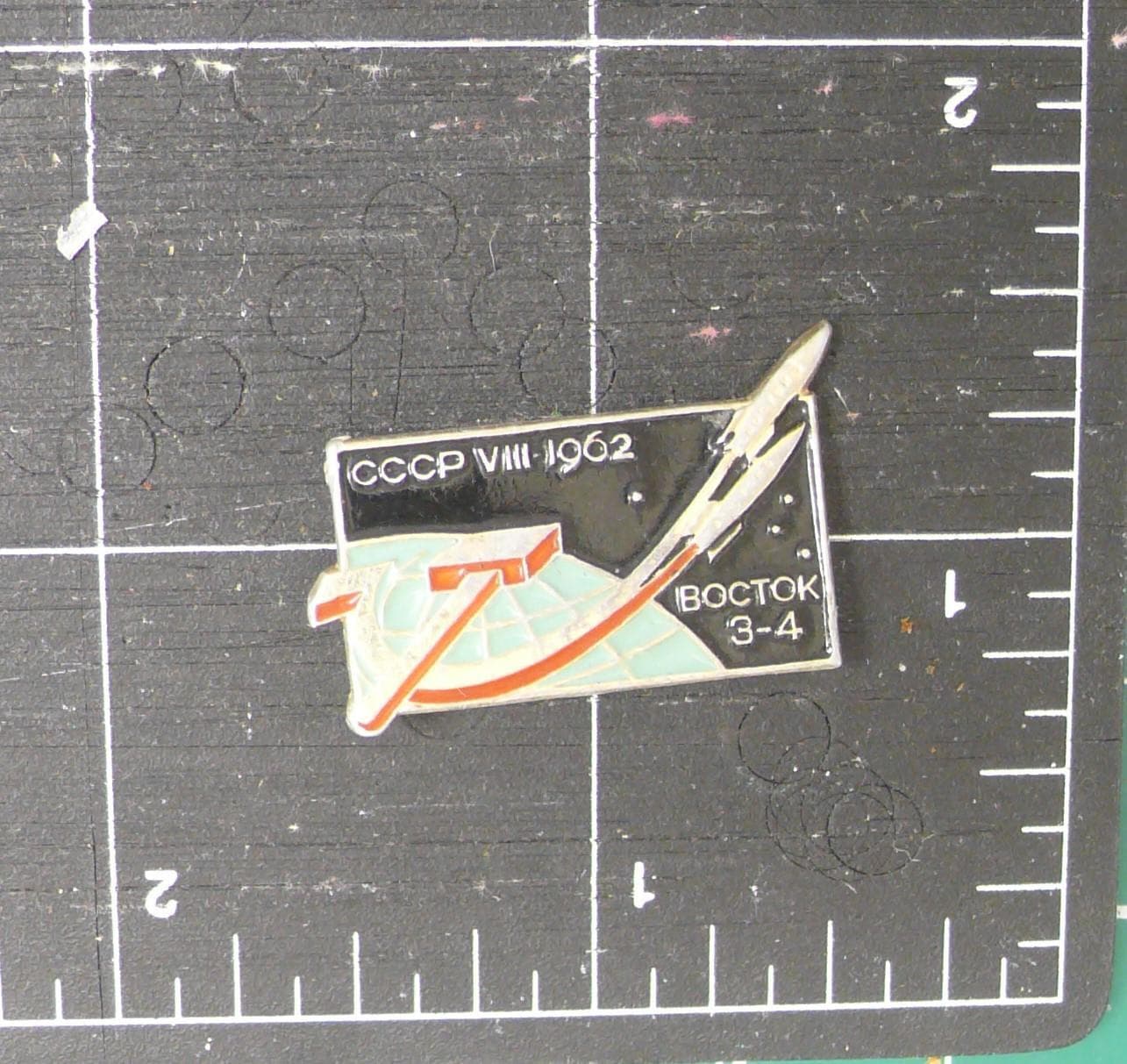Russian / Soviet USSR / CCCP VOSTOK 3-4 Space pin III.33 black