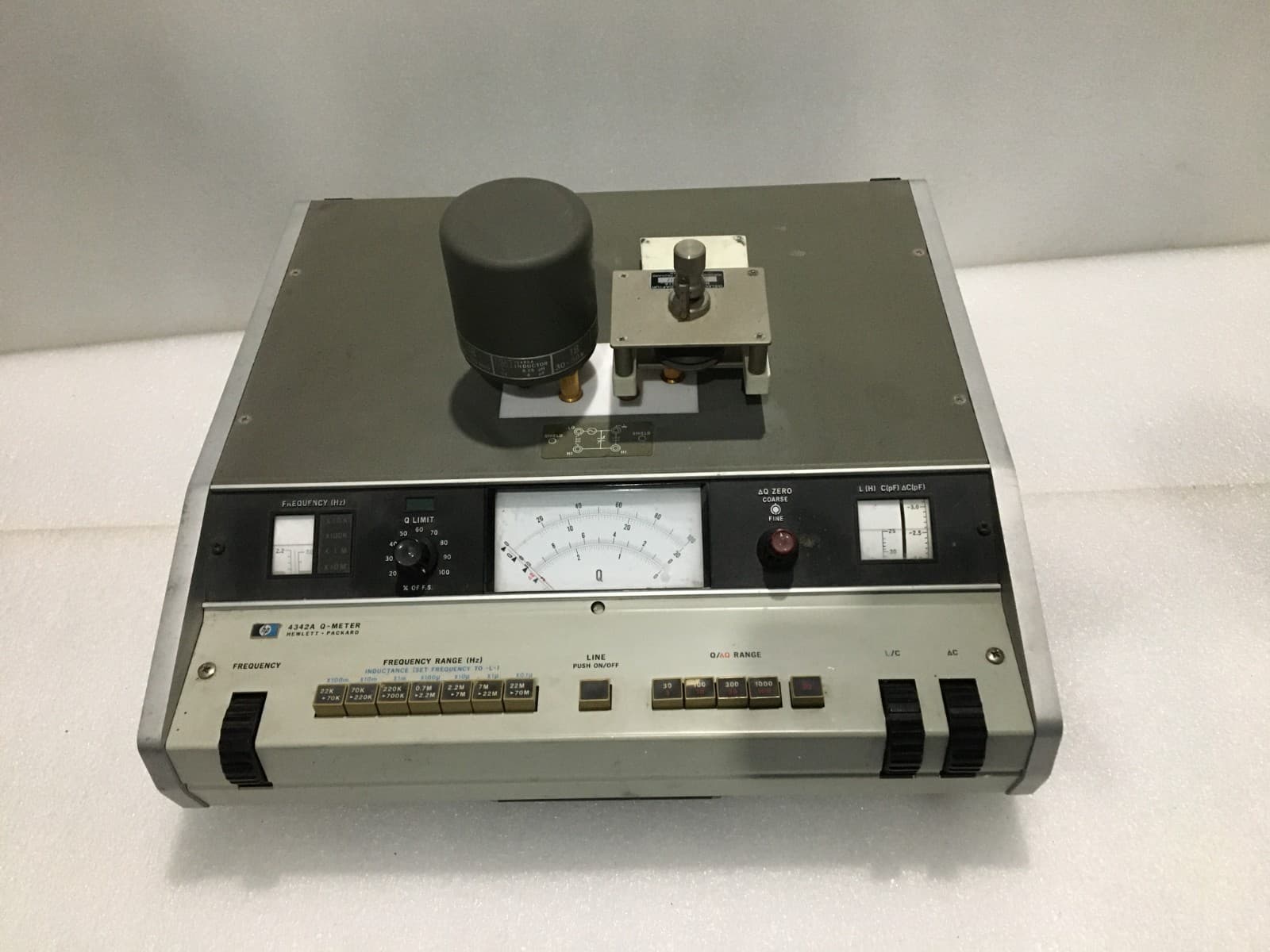 HP 4342A Q-METER 22 kHz to 70 MHz With Test Adapter and User Manual