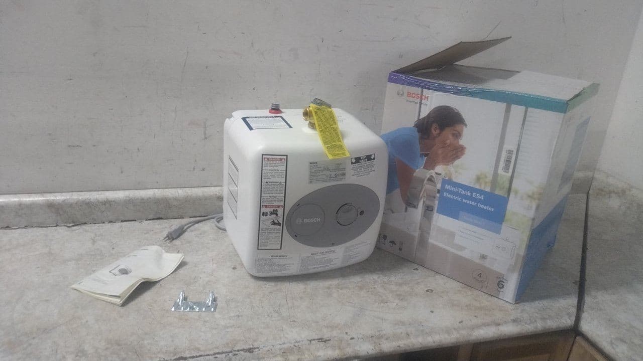 Bosch ES4 4 Gal Tank Capacity 120VAC 1440W Point-of-Use Water Heater