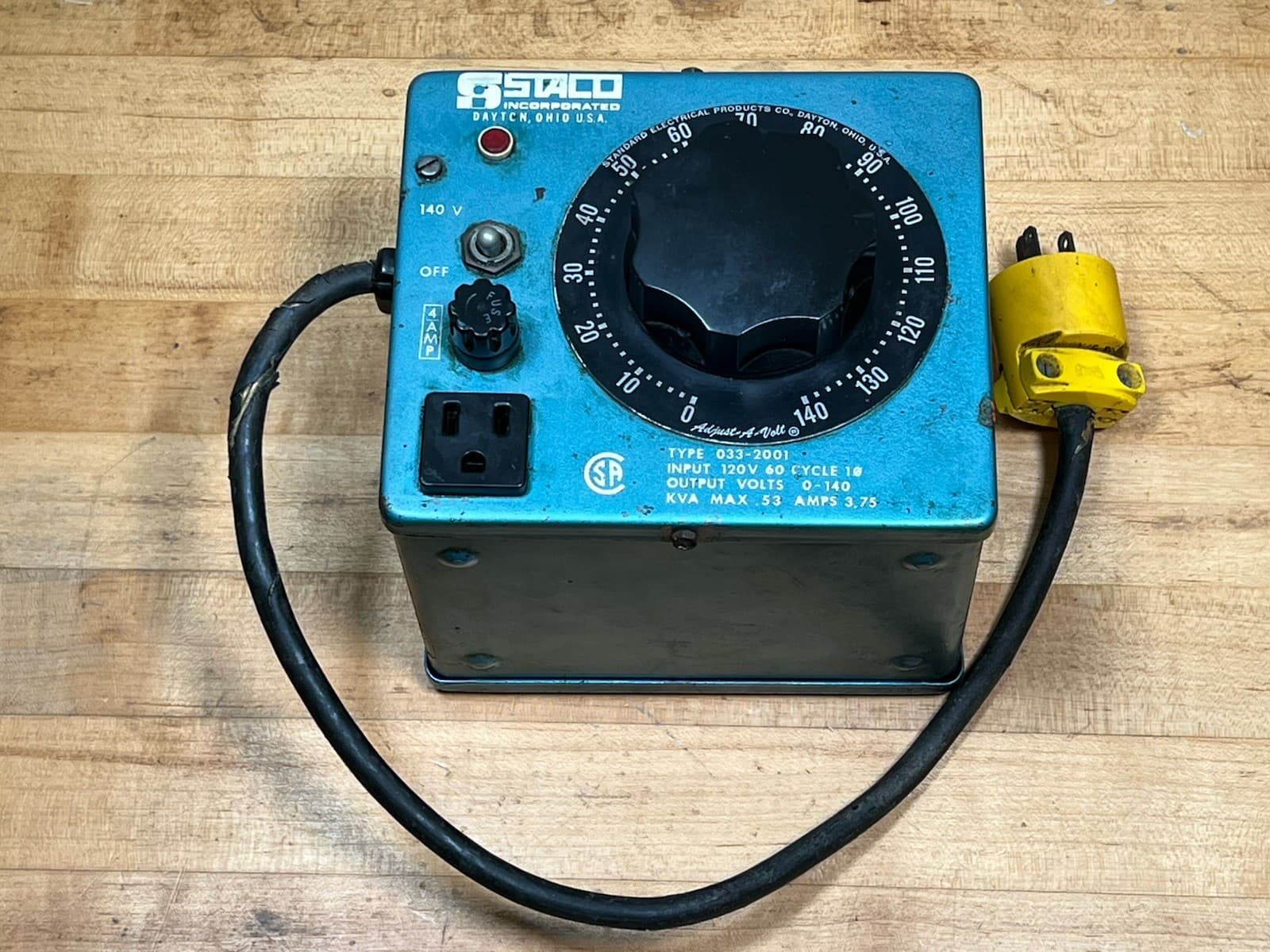Staco 033-2001 Variable Electric Autotransformer - 3.75 AMPS, Output: 0-140v