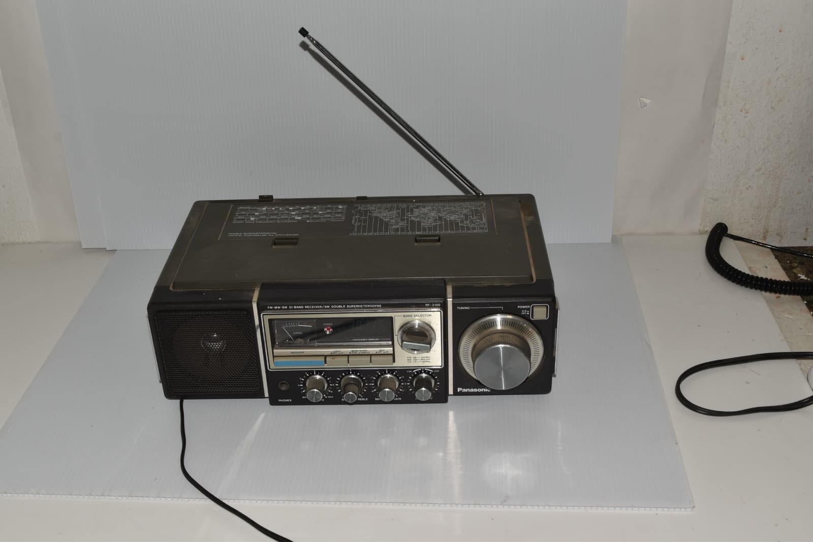 PANASONIC RF-3100 FM/MW/SW RADIO (XHR68)