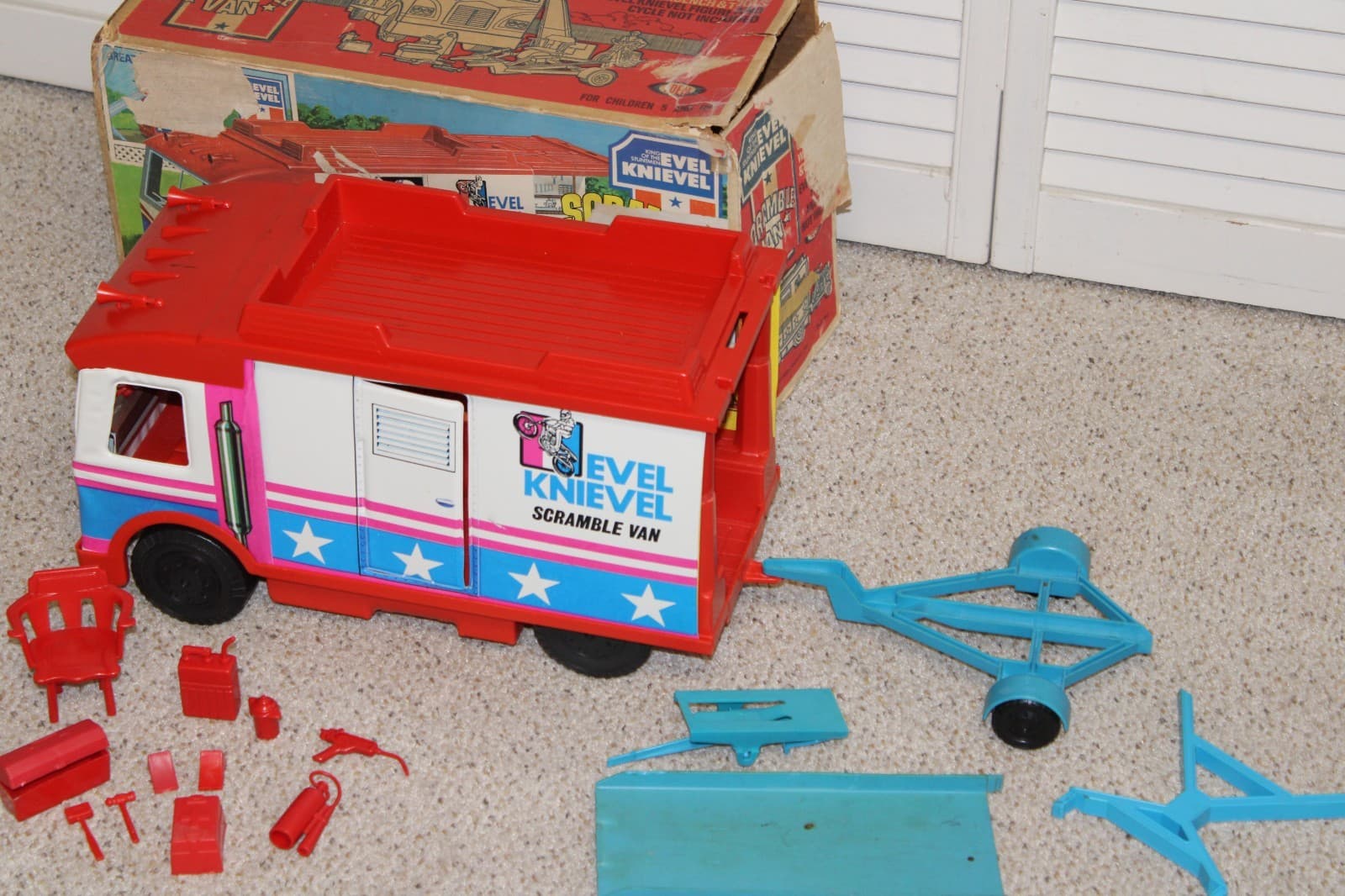 VINTAGE 1973 EVEL KNIEVEL SCRAMBLE VAN WITH BOX AND MOST ACCESSORIES
