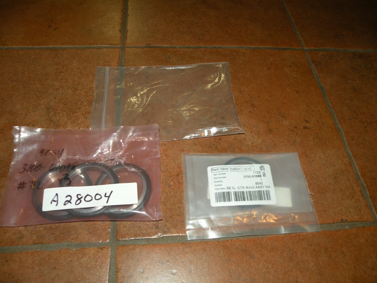 (4) AMAT 3700-01088 Seal Center Ring Assembly NW50 Viton O-ring