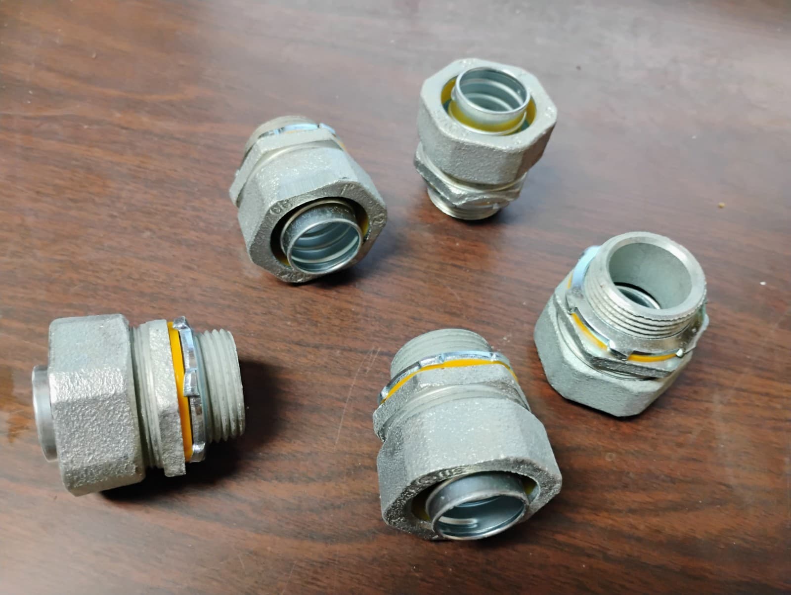 EATON LT100 1" LIQUID-TIGHT STRAIGHT CONNECTORS MALLEABLE IRON NEW BOX OF 5 EACH