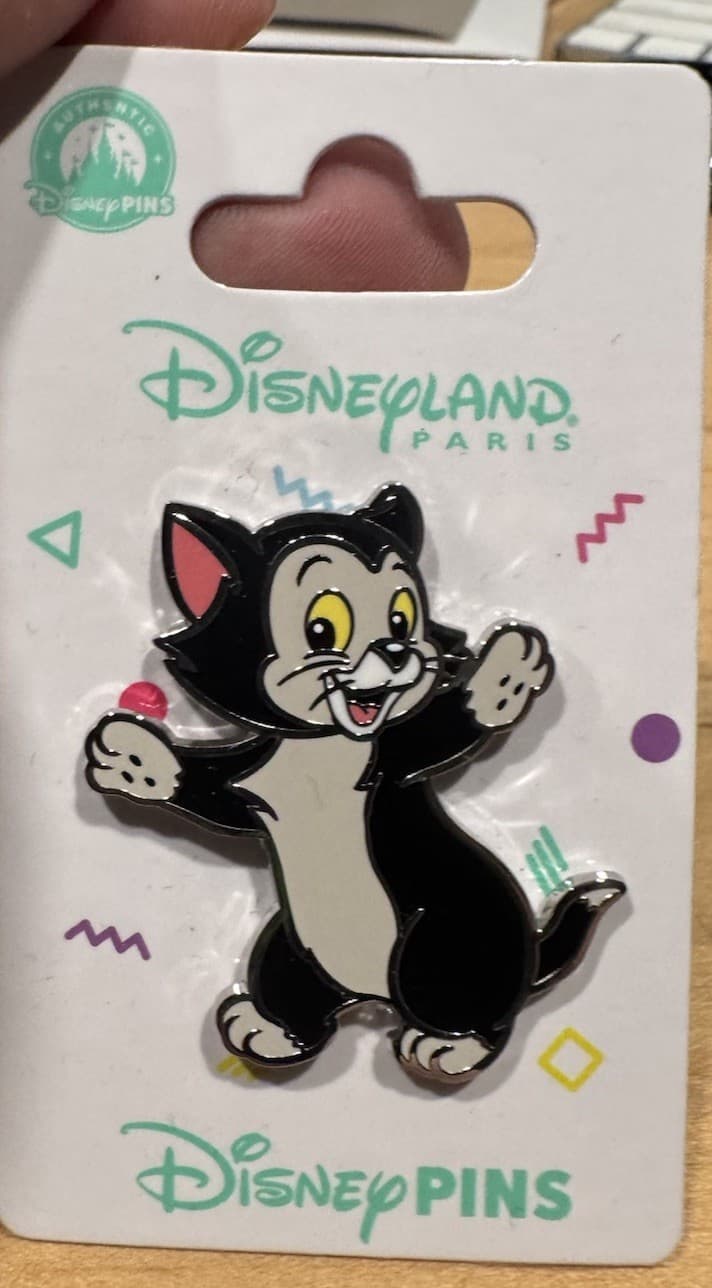 Disney Figaro Journal Mickey Pin 2025 Disneyland Paris DLP