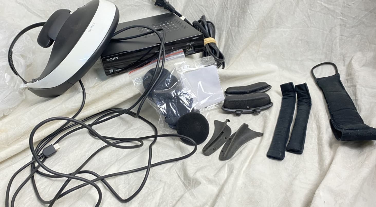 Sony Personal 3D Viewer Model HMZ-T1 H121