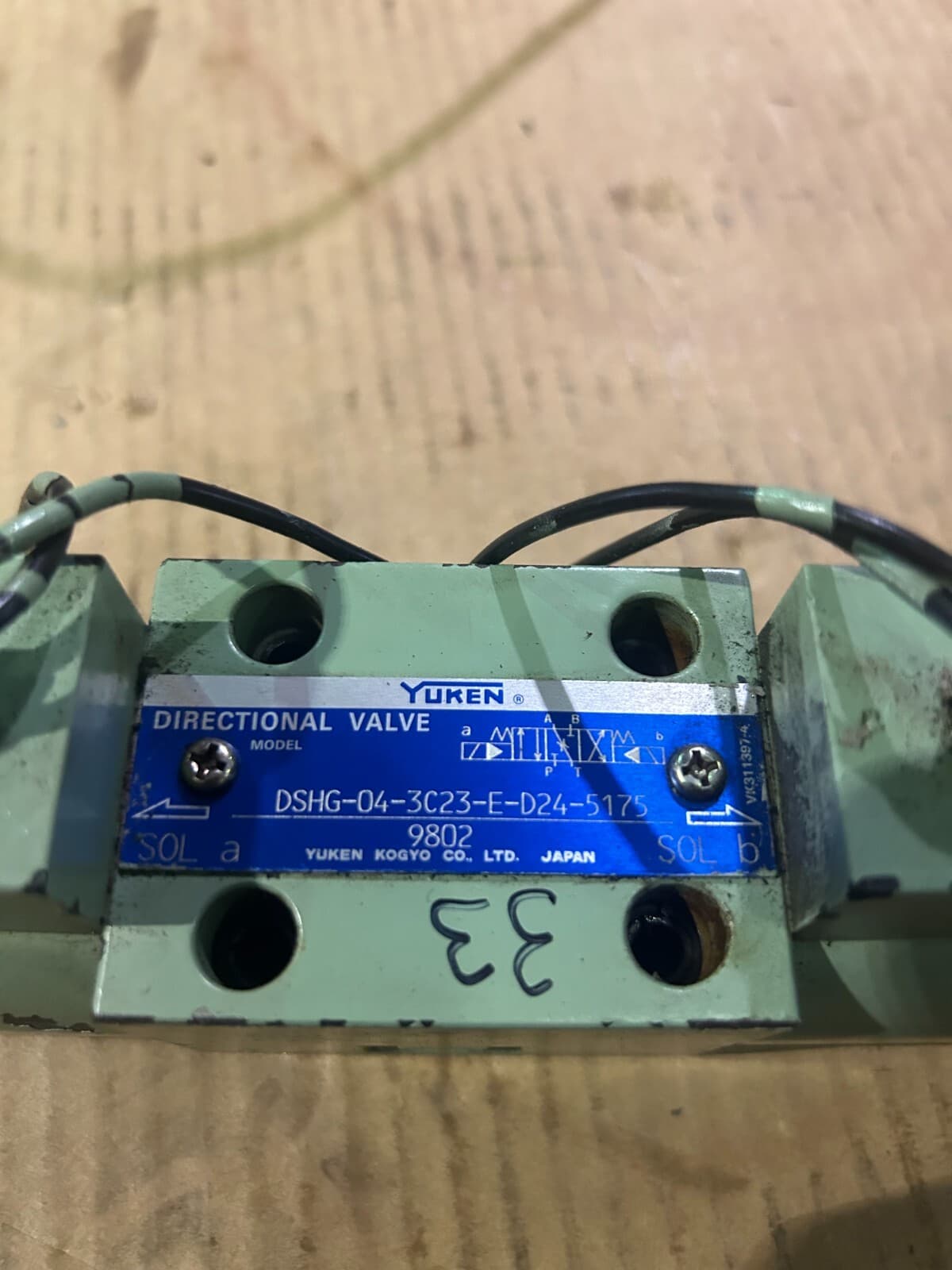 YUKEN Valve DSHG-04-3C23-E-D24-5175 Used-9