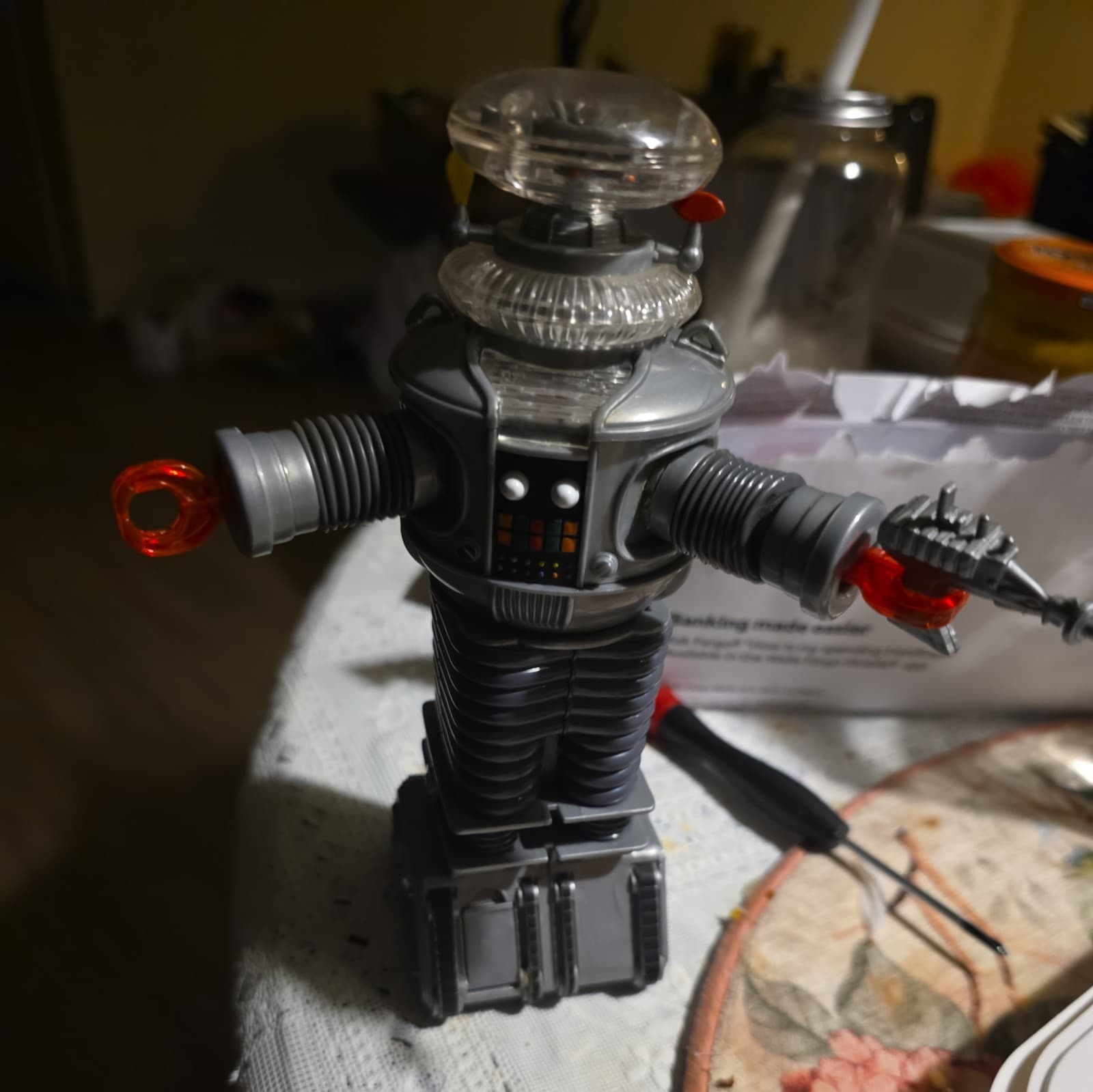 Robot Lost in Space VTG 1997 Trendmasters B9 works sounds and rolls Newline Toy