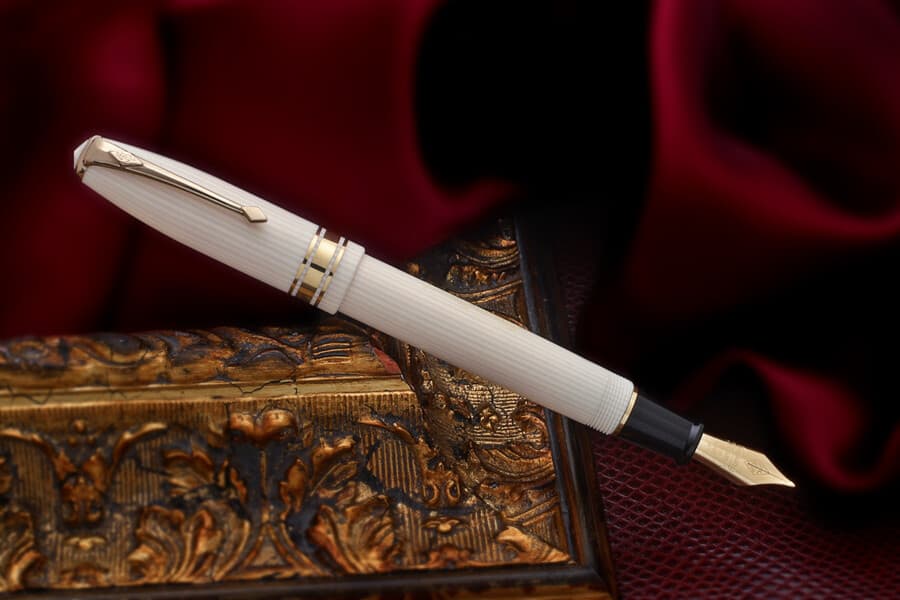 Conway Stewart 100 Series Creamy White Casein LE F/Pen - with box & papers